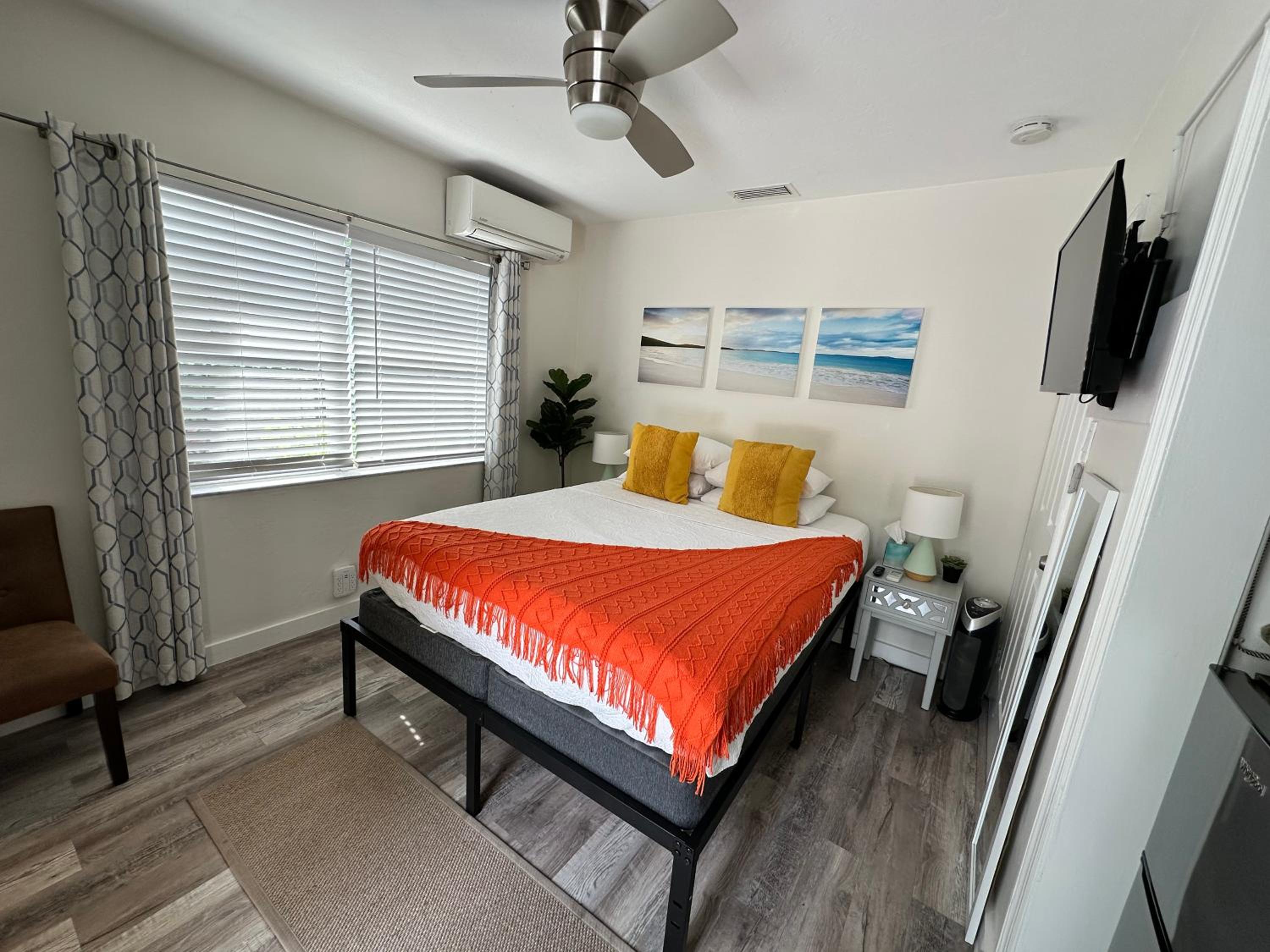 Queen Room with Pool View photo 2