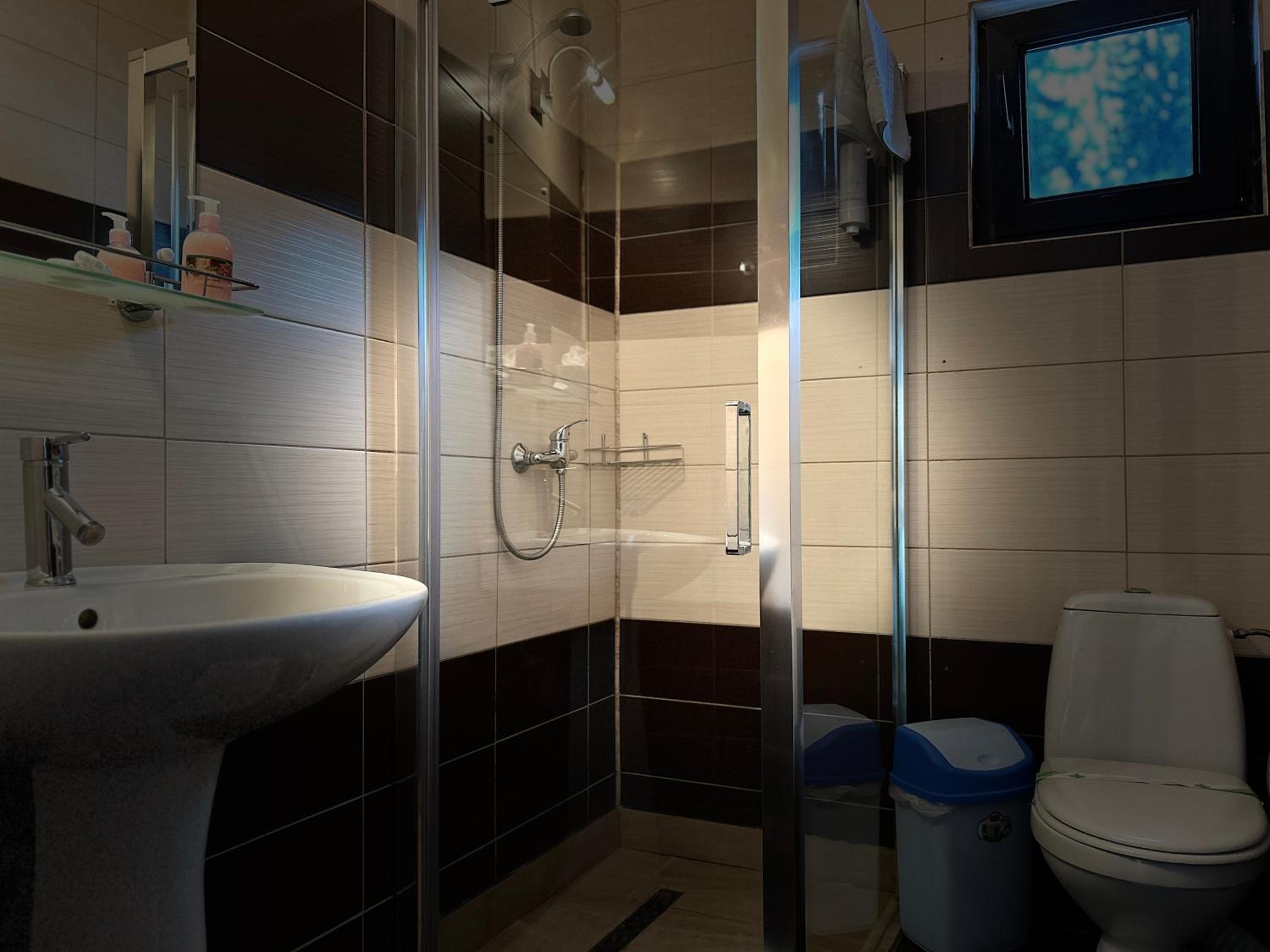 Deluxe Double Room with Shower - Photo 32