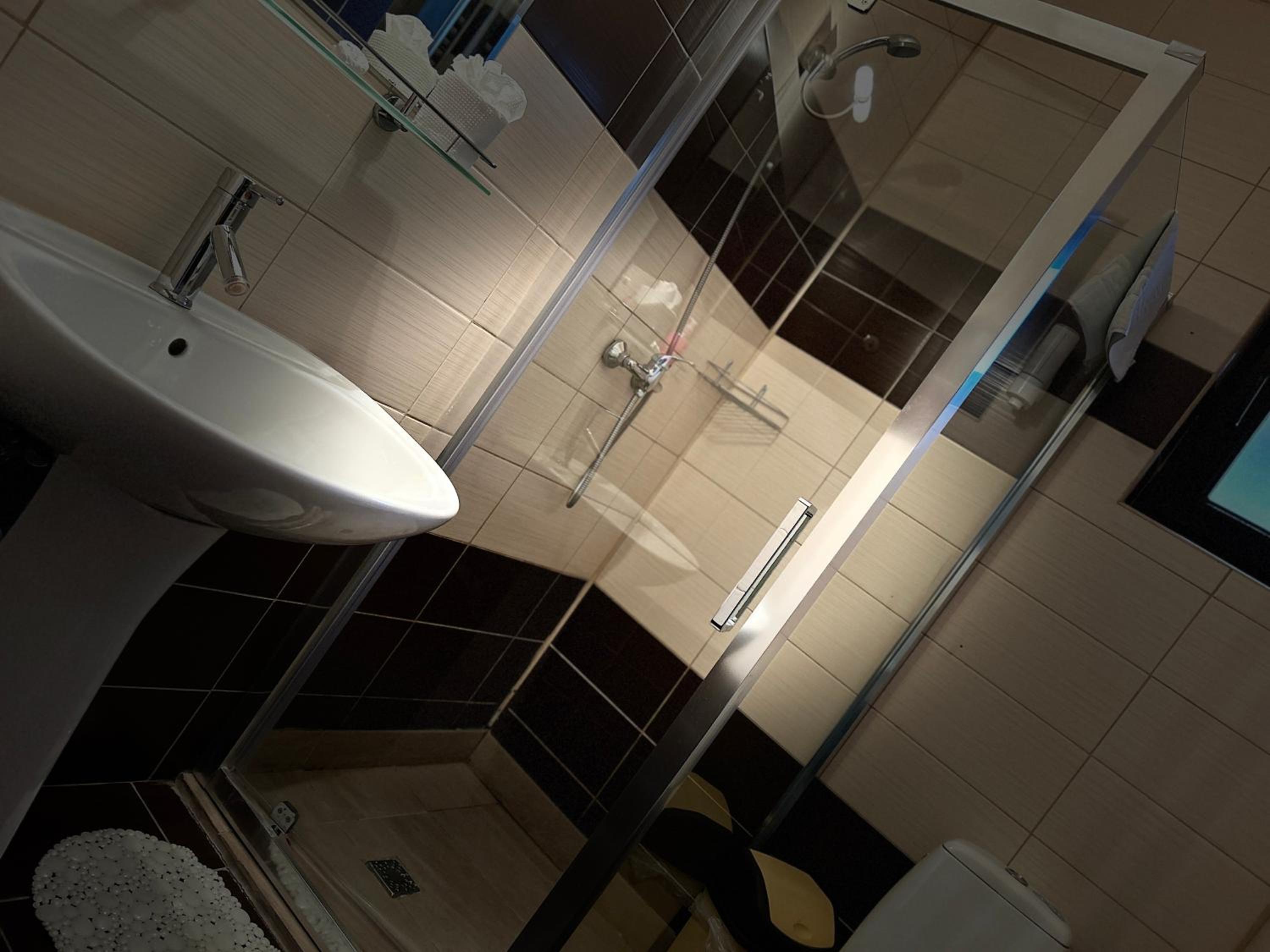 Deluxe Double Room with Shower - Photo 2