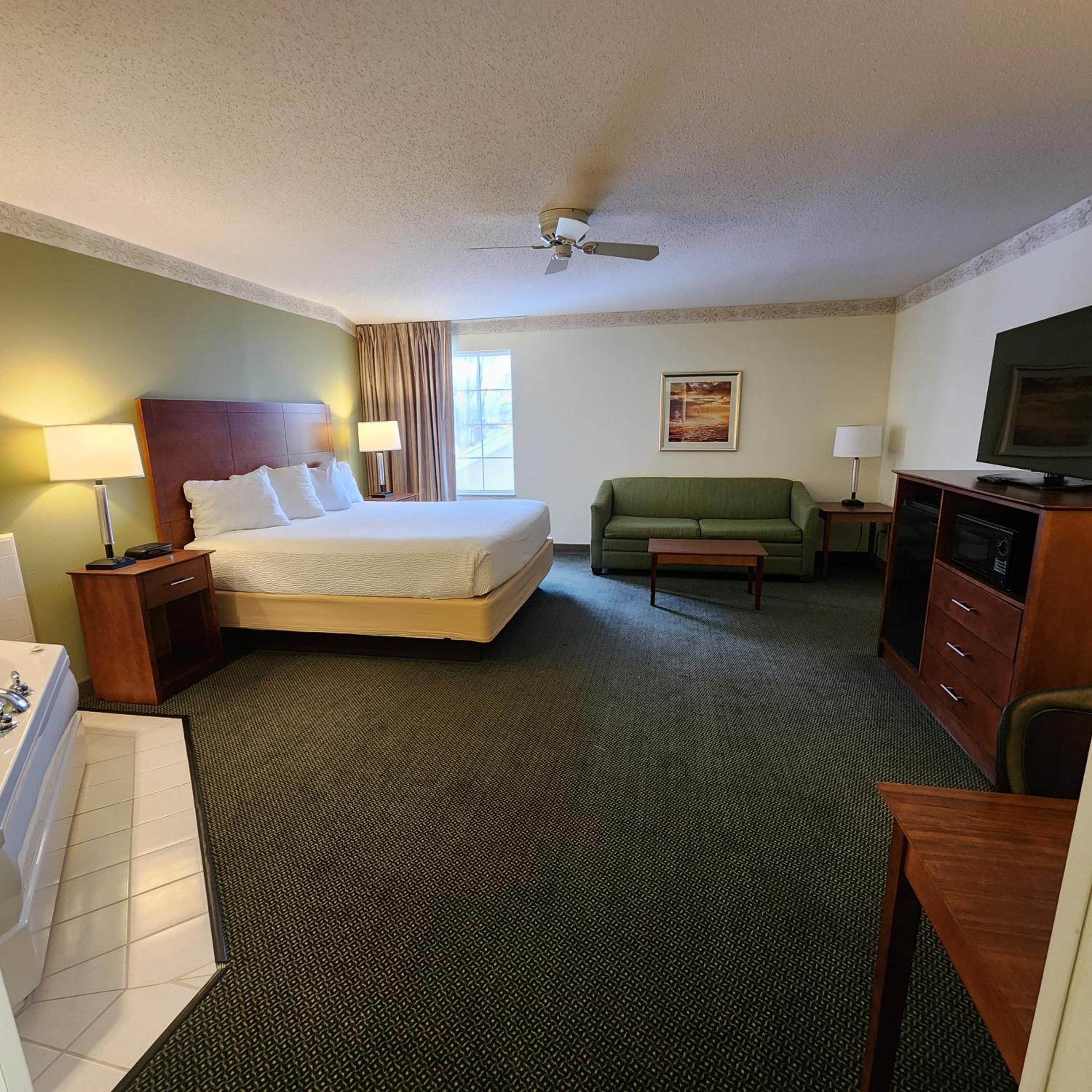 Deluxe King Room - Non-Smoking photo 1