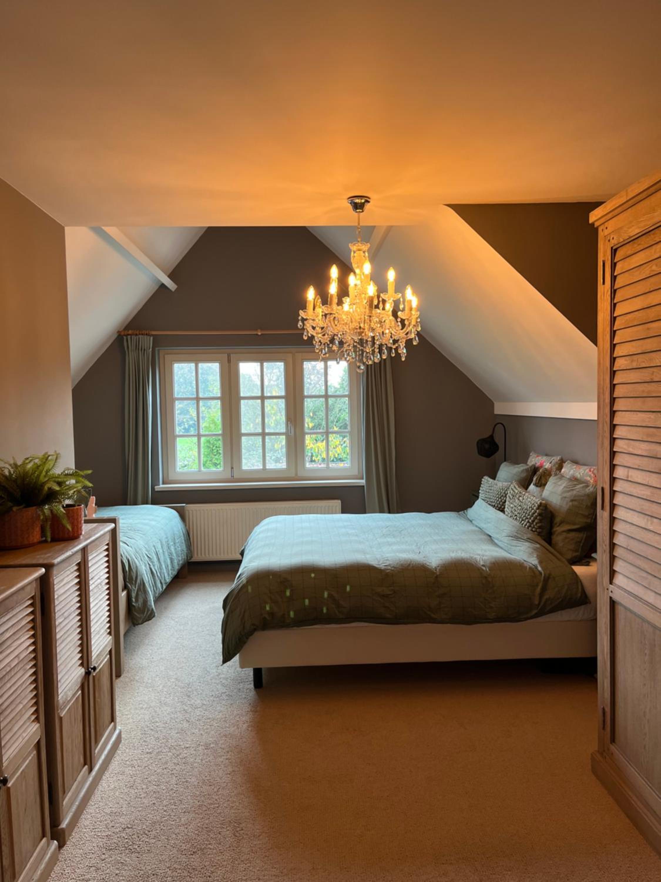 Five-Bedroom House photo 1