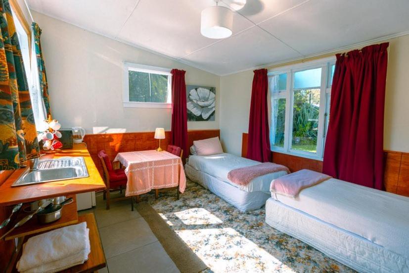 Family Room with Private Bathroom - Photo 2