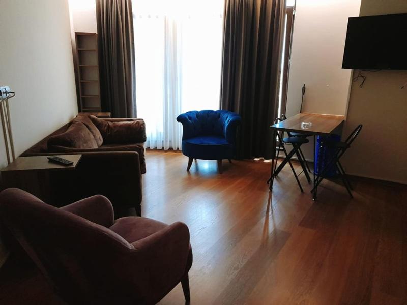 Family Room photo 1