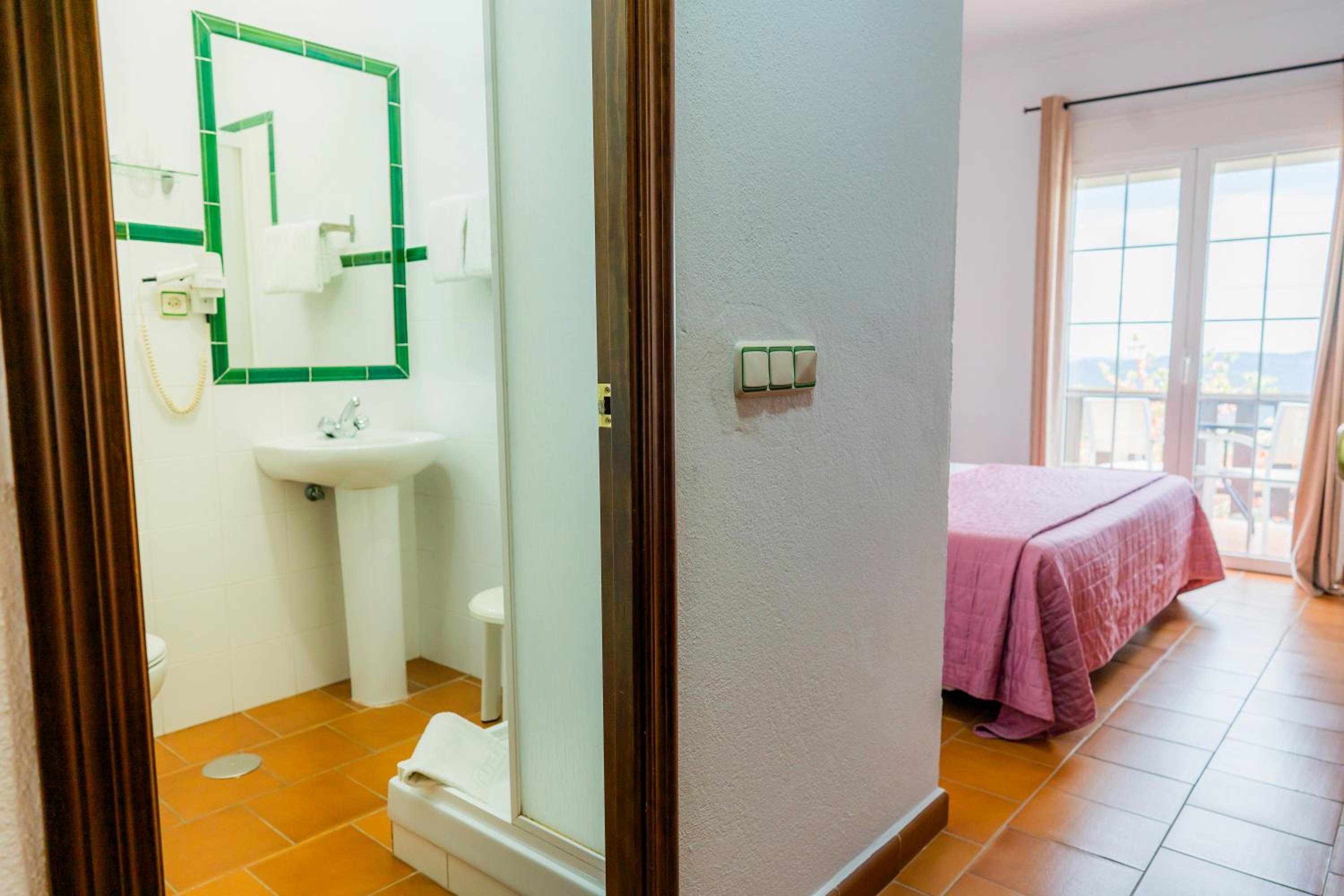 Double or Twin Room with Terrace - Photo 6