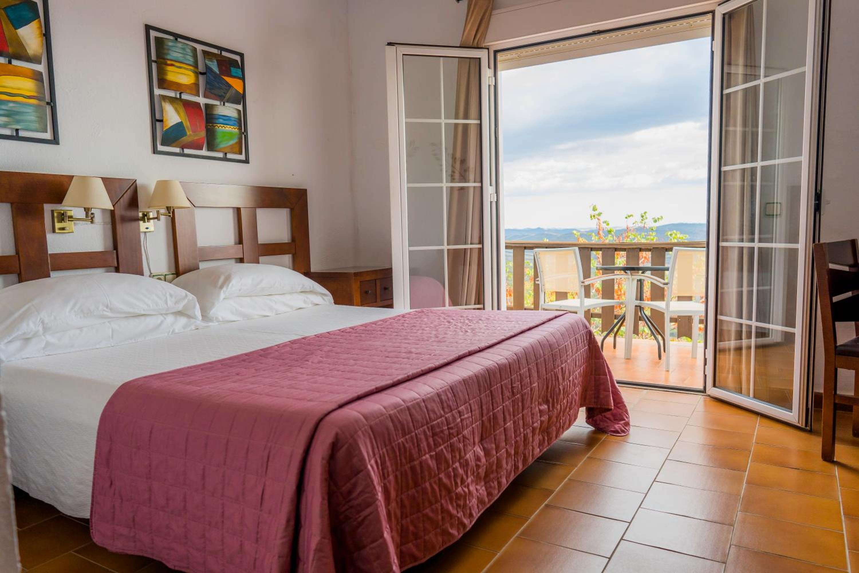 Double or Twin Room with Terrace - Photo 8