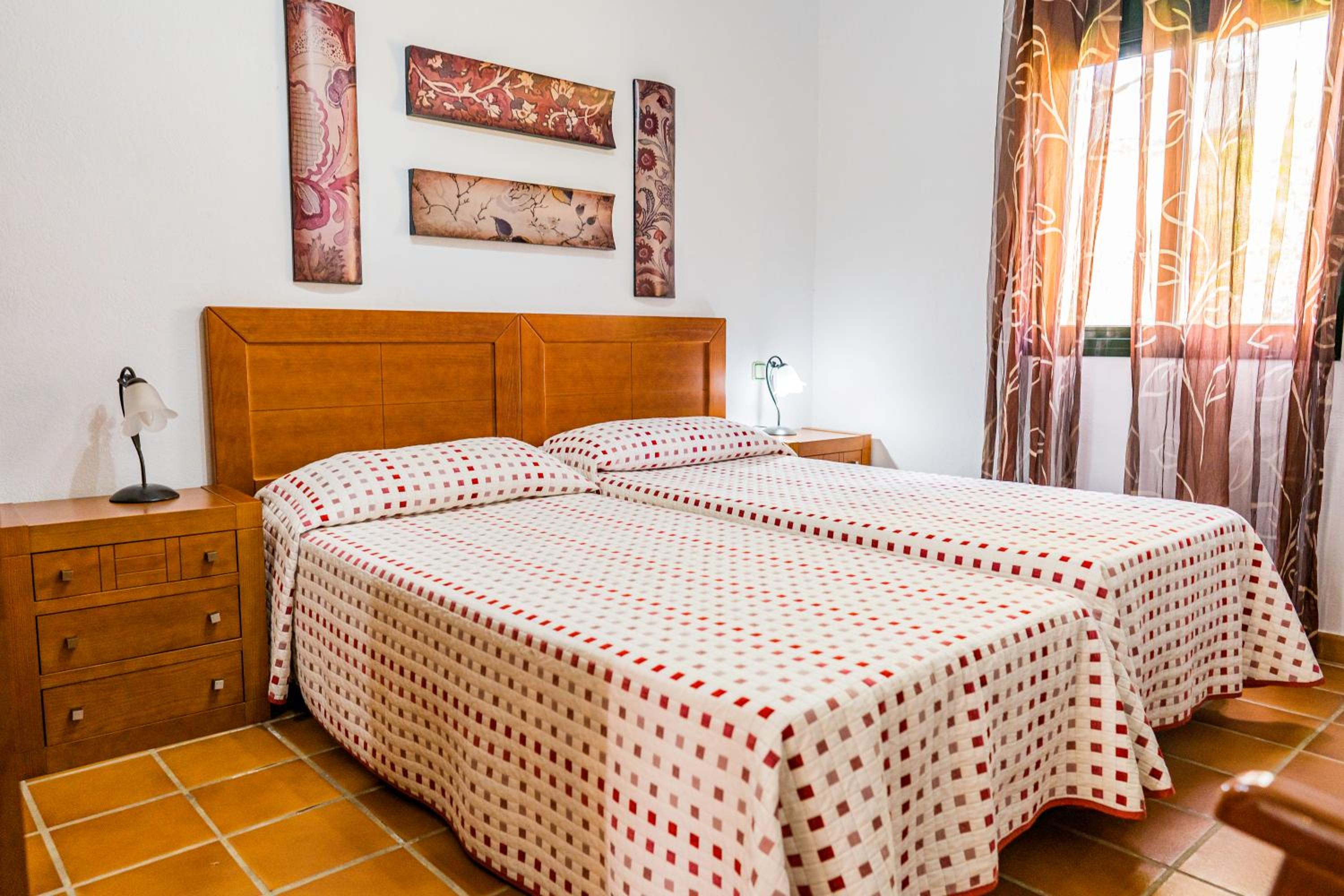 Two-Bedroom House - Photo 9