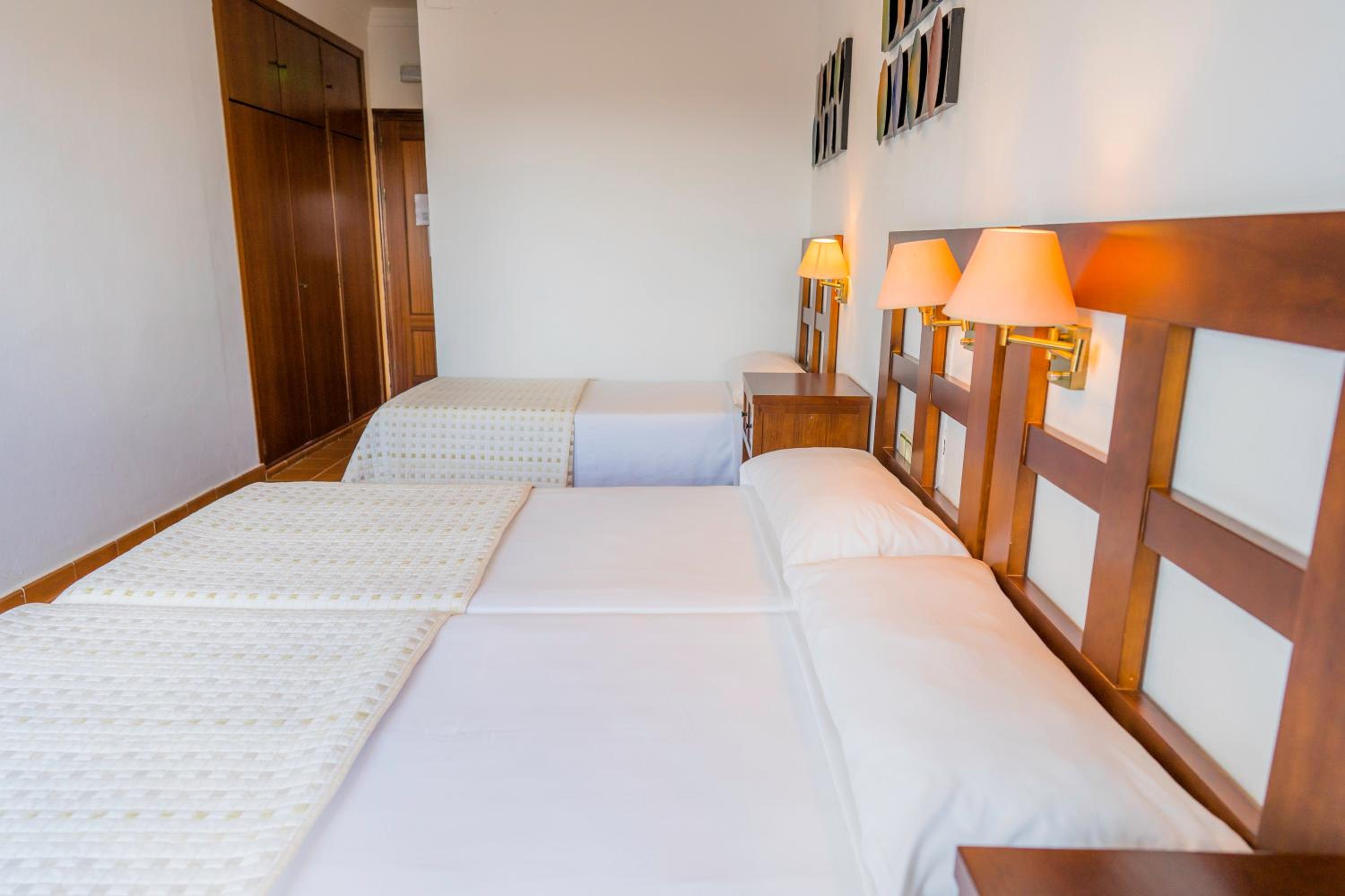 Triple Room - Photo 1