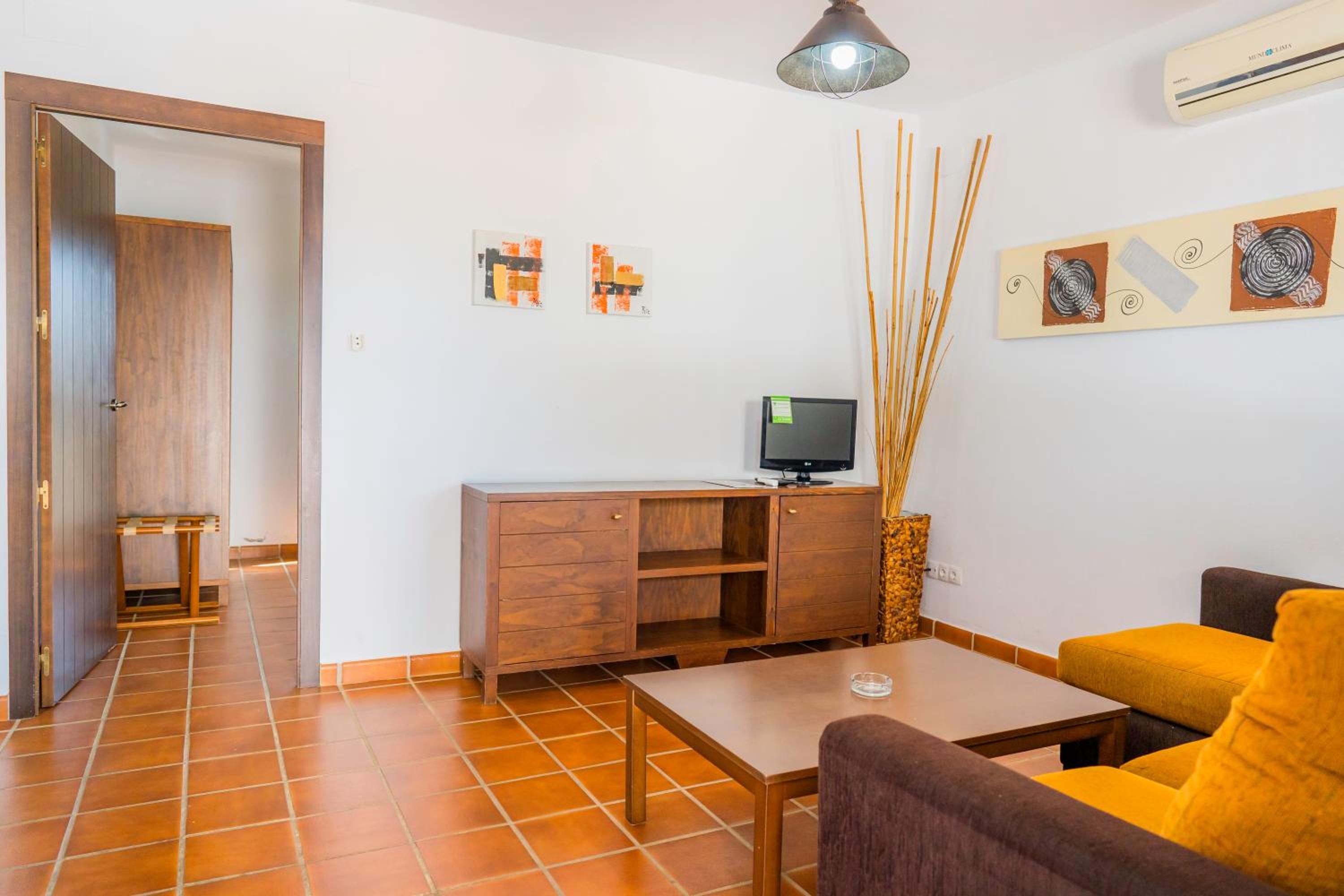 One-Bedroom Apartment (3 Adults) - Photo 9