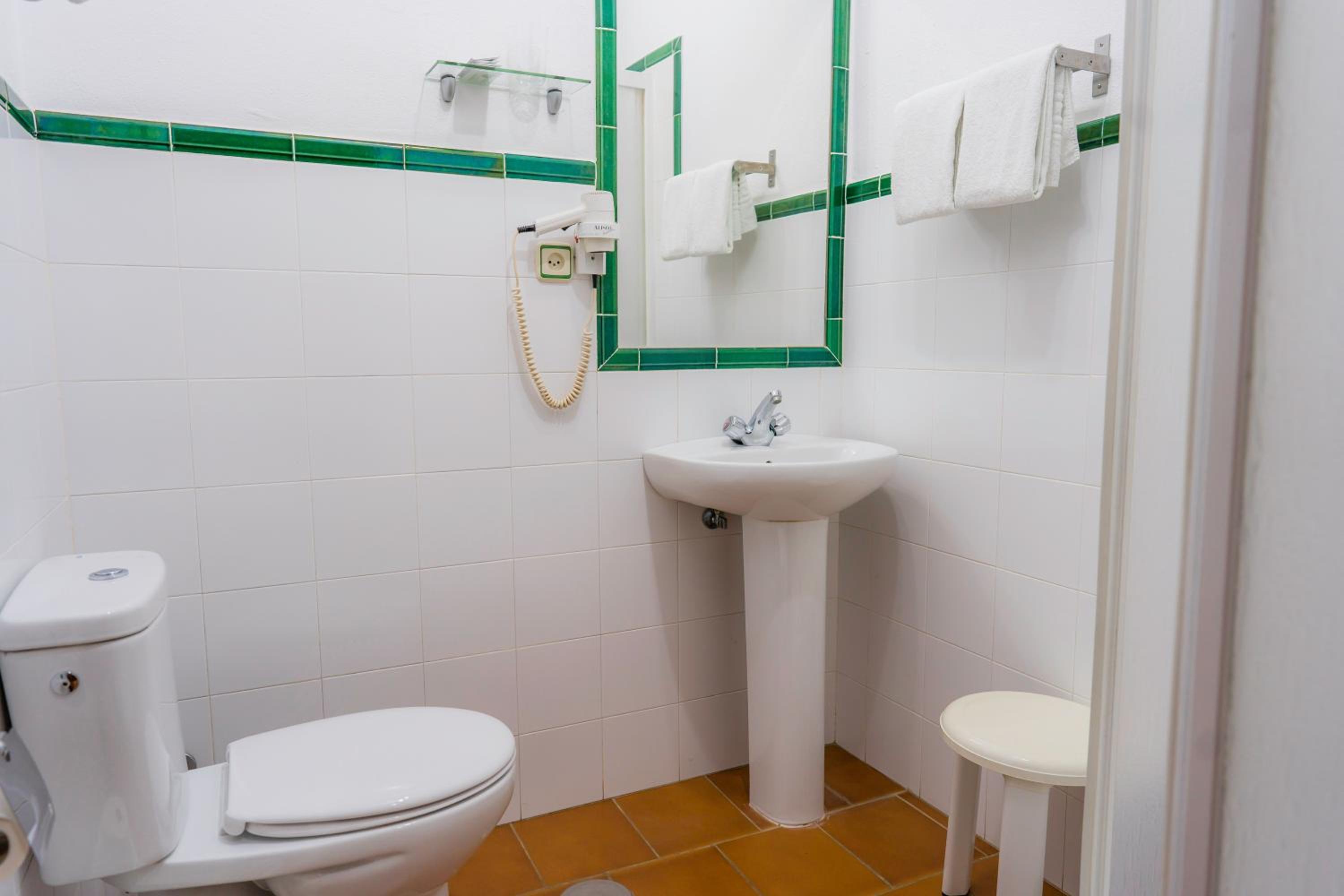 Double or Twin Room with Terrace - Photo 7