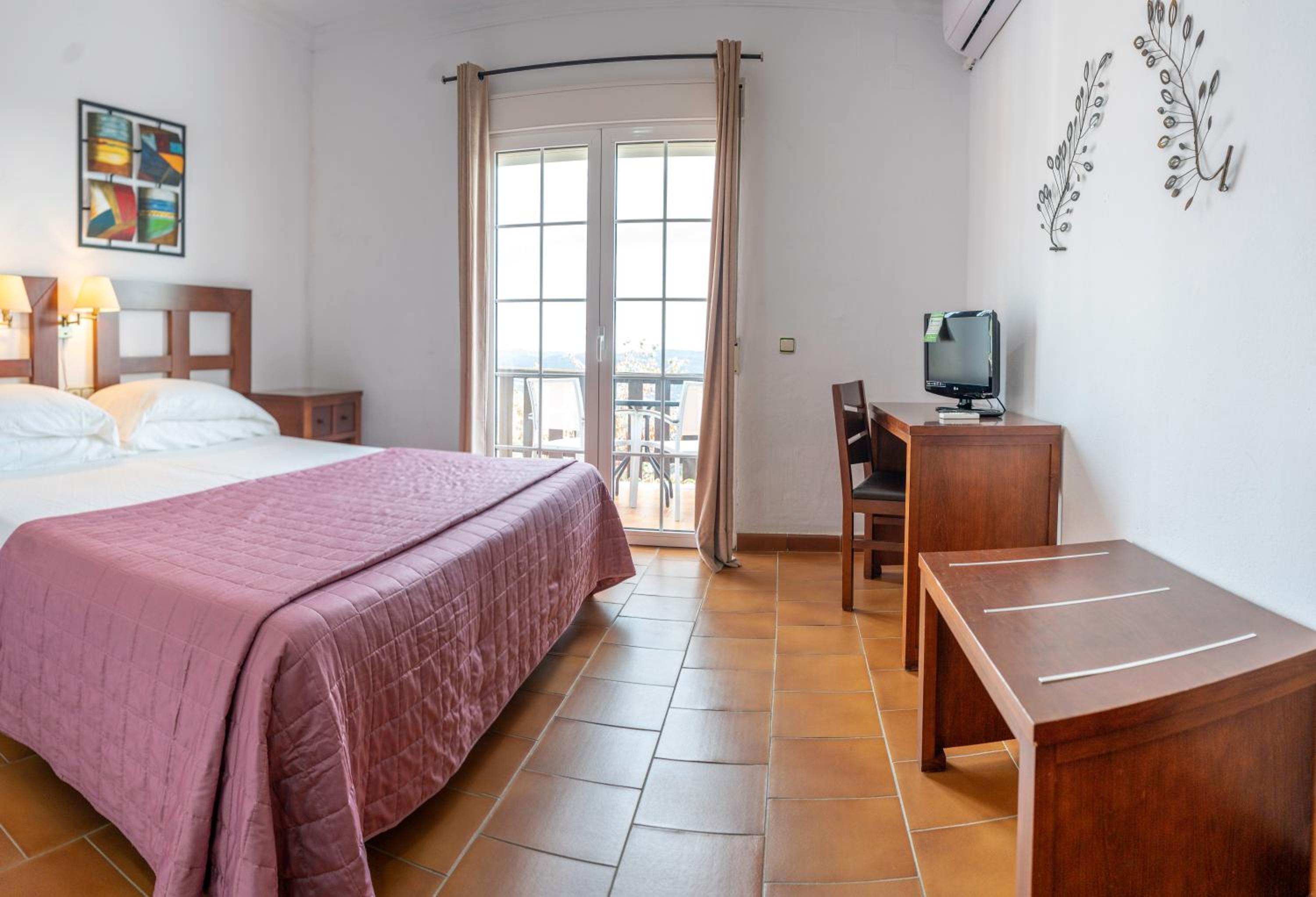 Double or Twin Room with Terrace - Photo 2