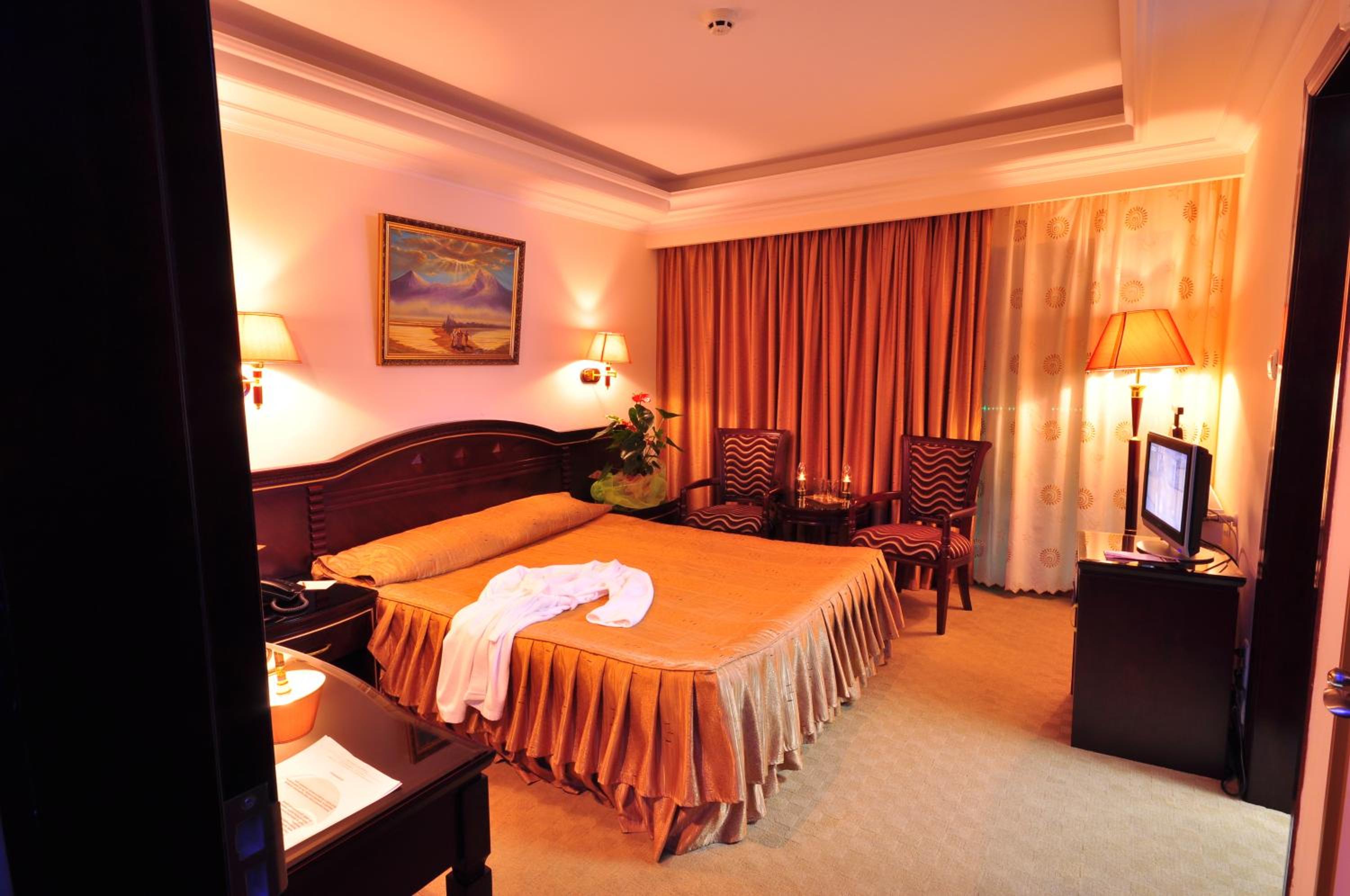 Double Room - Photo 7