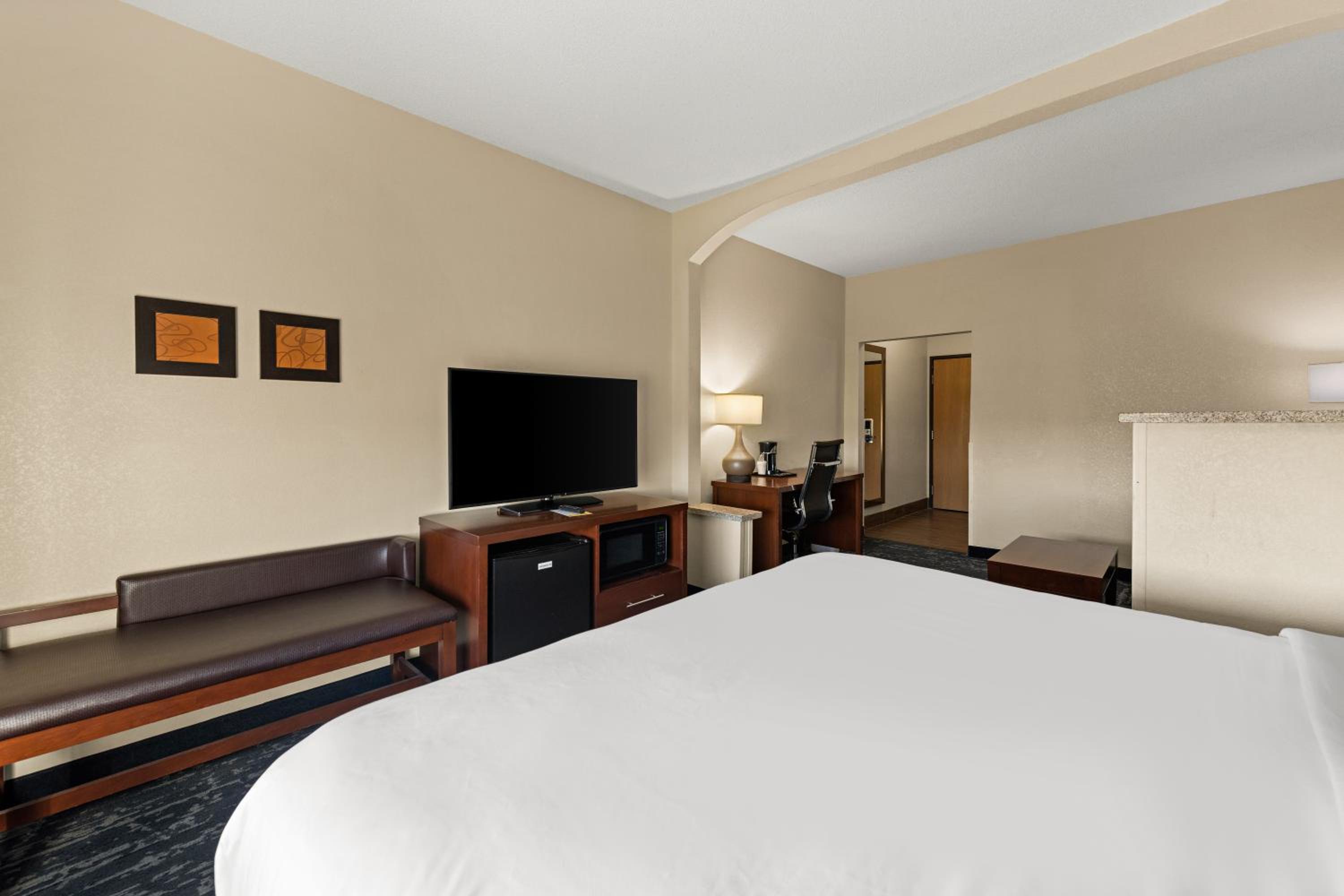 King Suite - Non Smoking - Photo 2