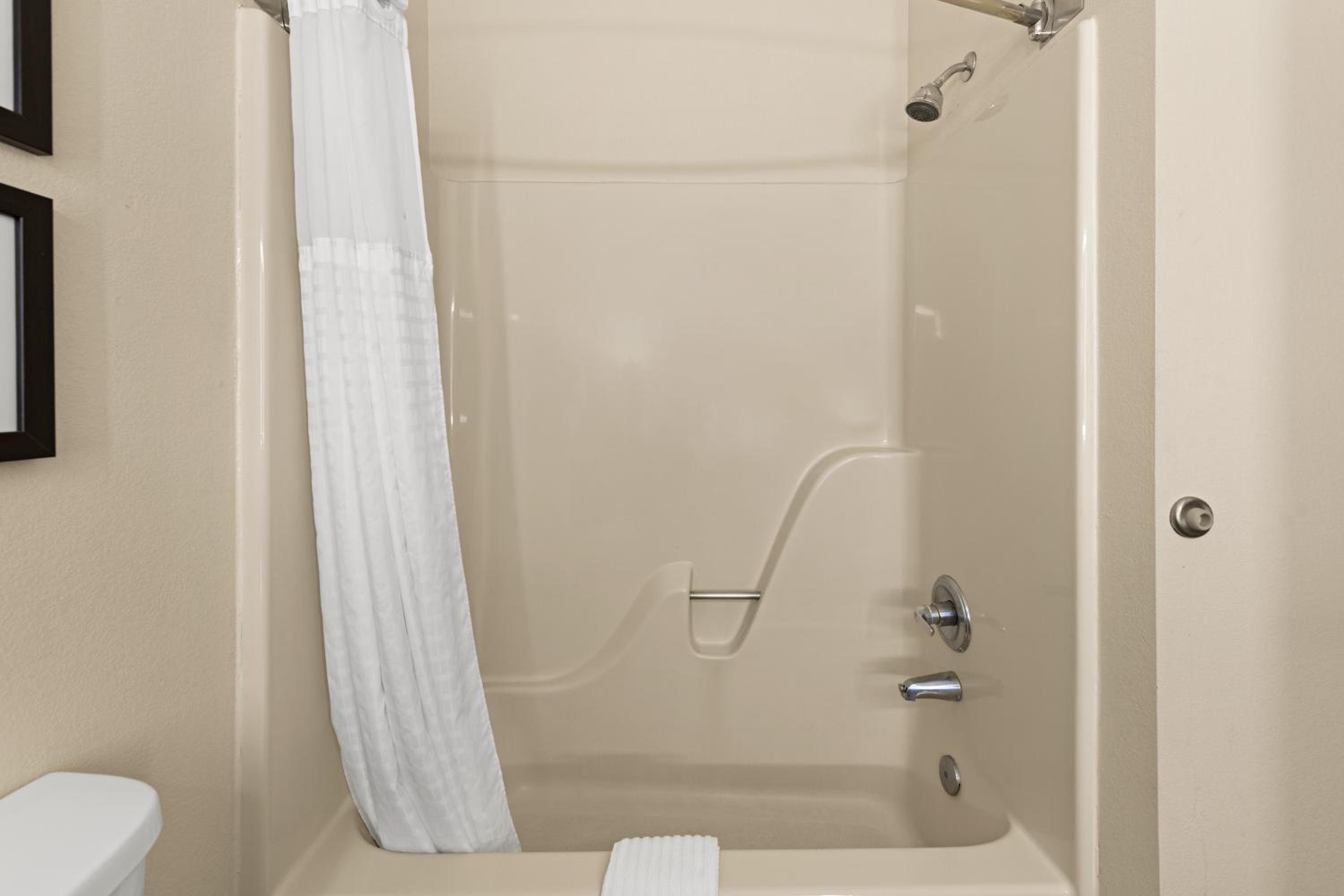 King Suite - Non Smoking - Photo 3