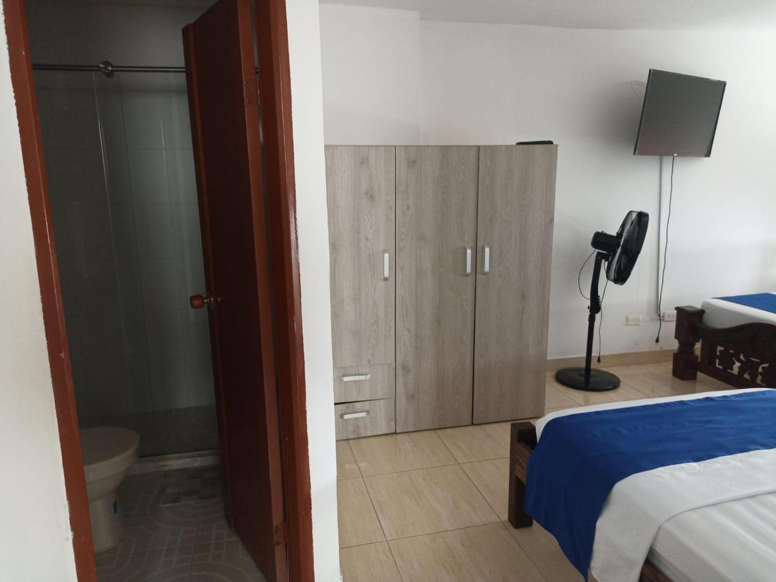 Family Room with Private Bathroom photo 2