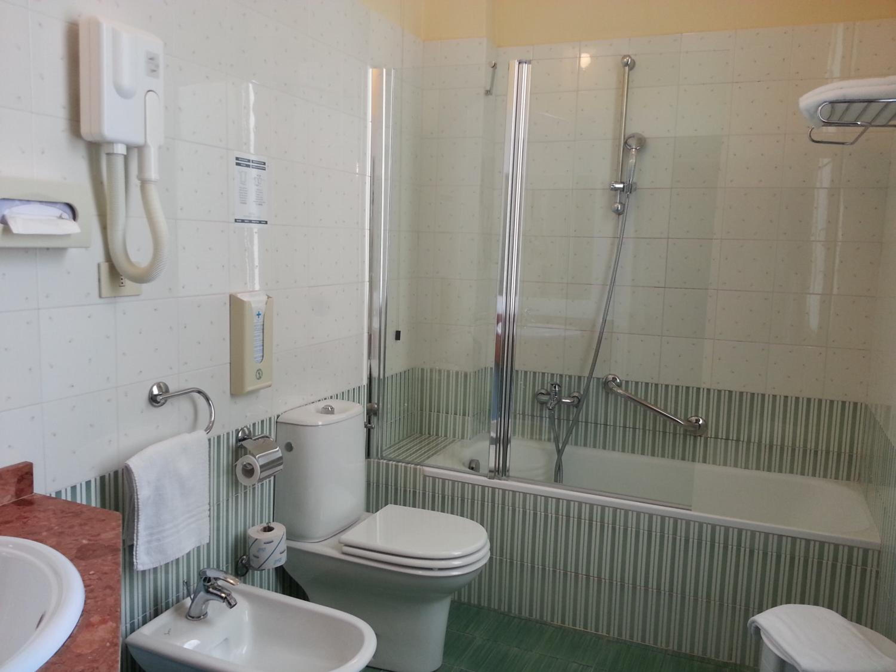 Quadruple Room - Photo 4