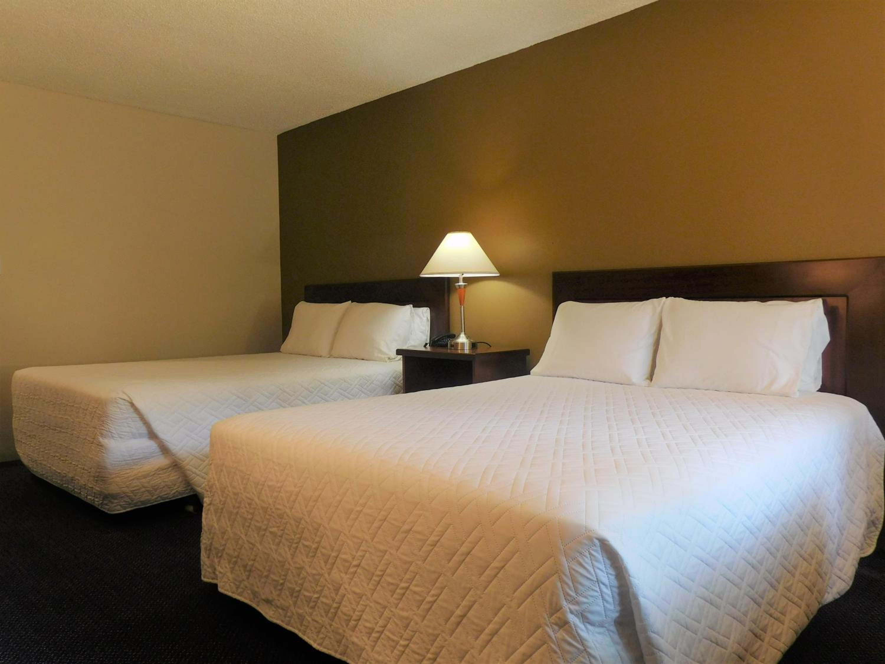 Queen Room with Two Queen Beds - Non-Smoking - Photo 1