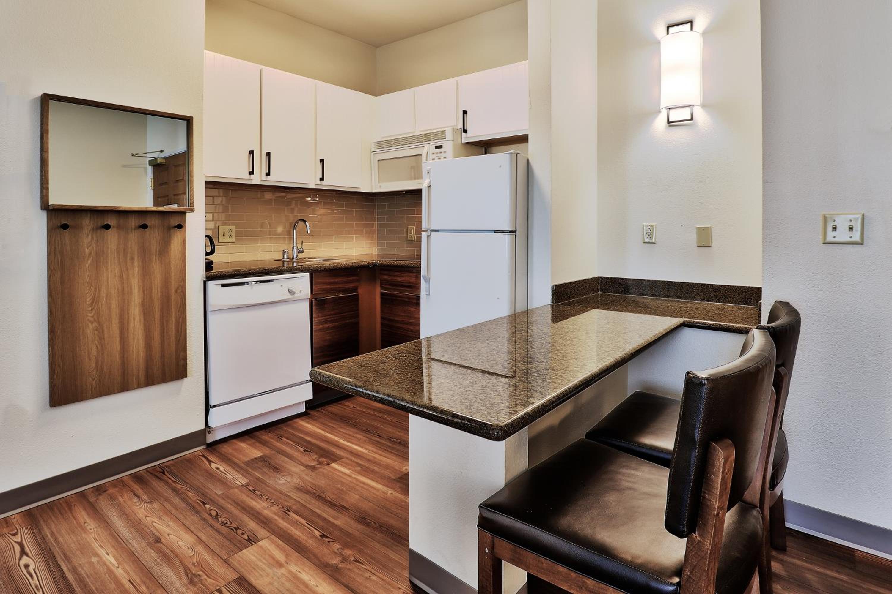 Two-Bedroom Suite - Non-Smoking - Photo 3