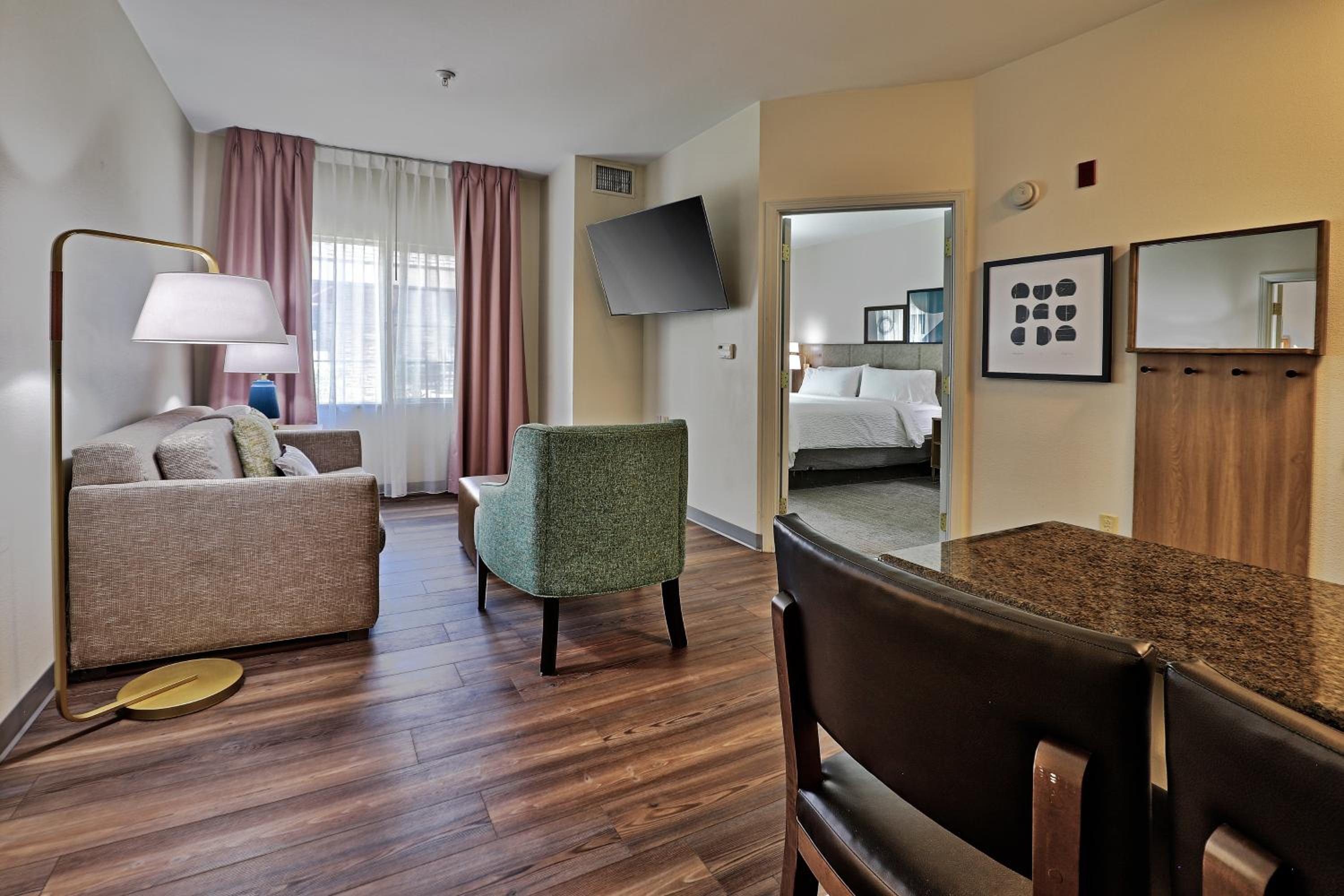 Two-Bedroom Suite - Non-Smoking - Photo 2