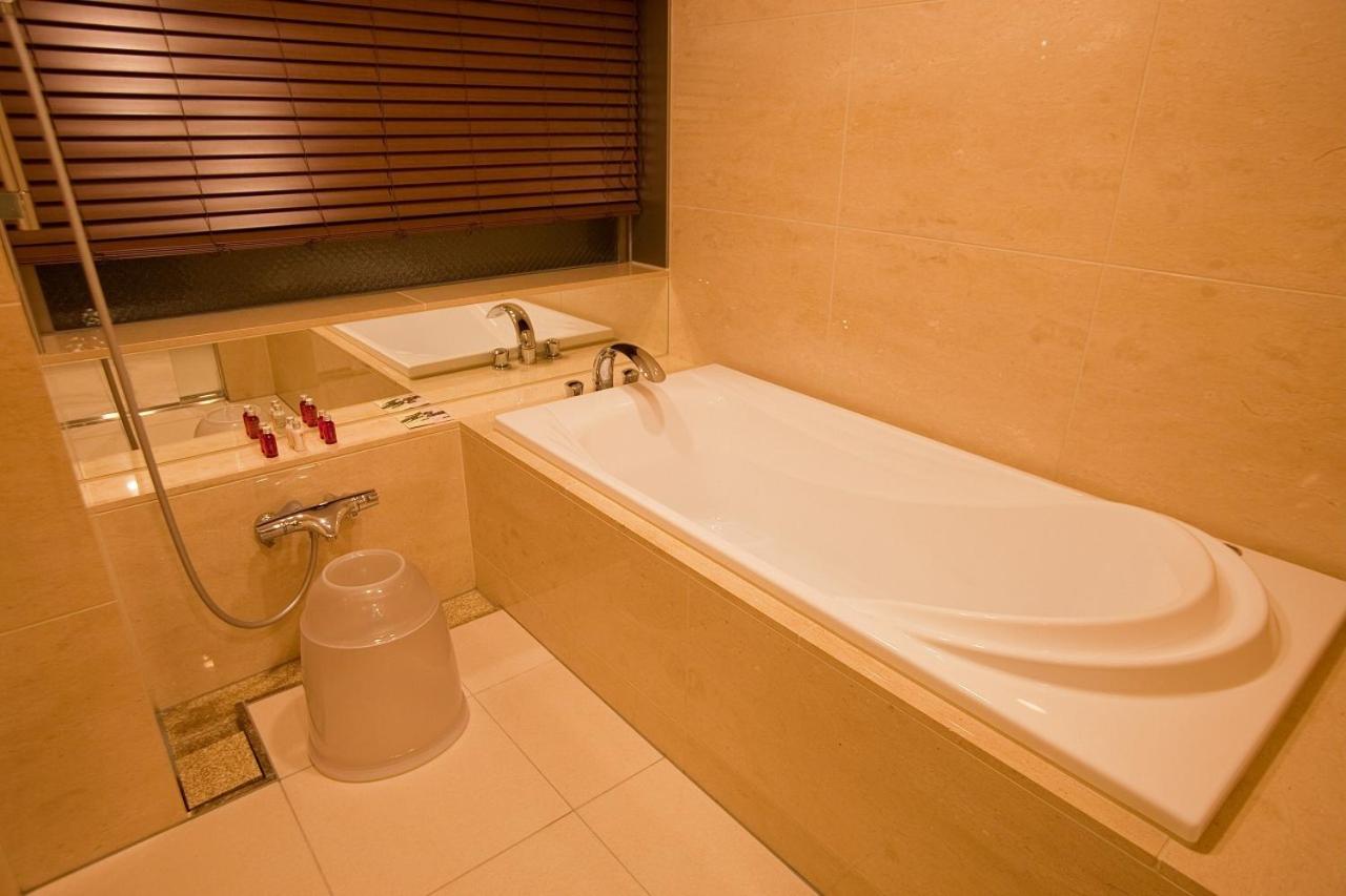 Junior Suite - Non-Smoking photo 2