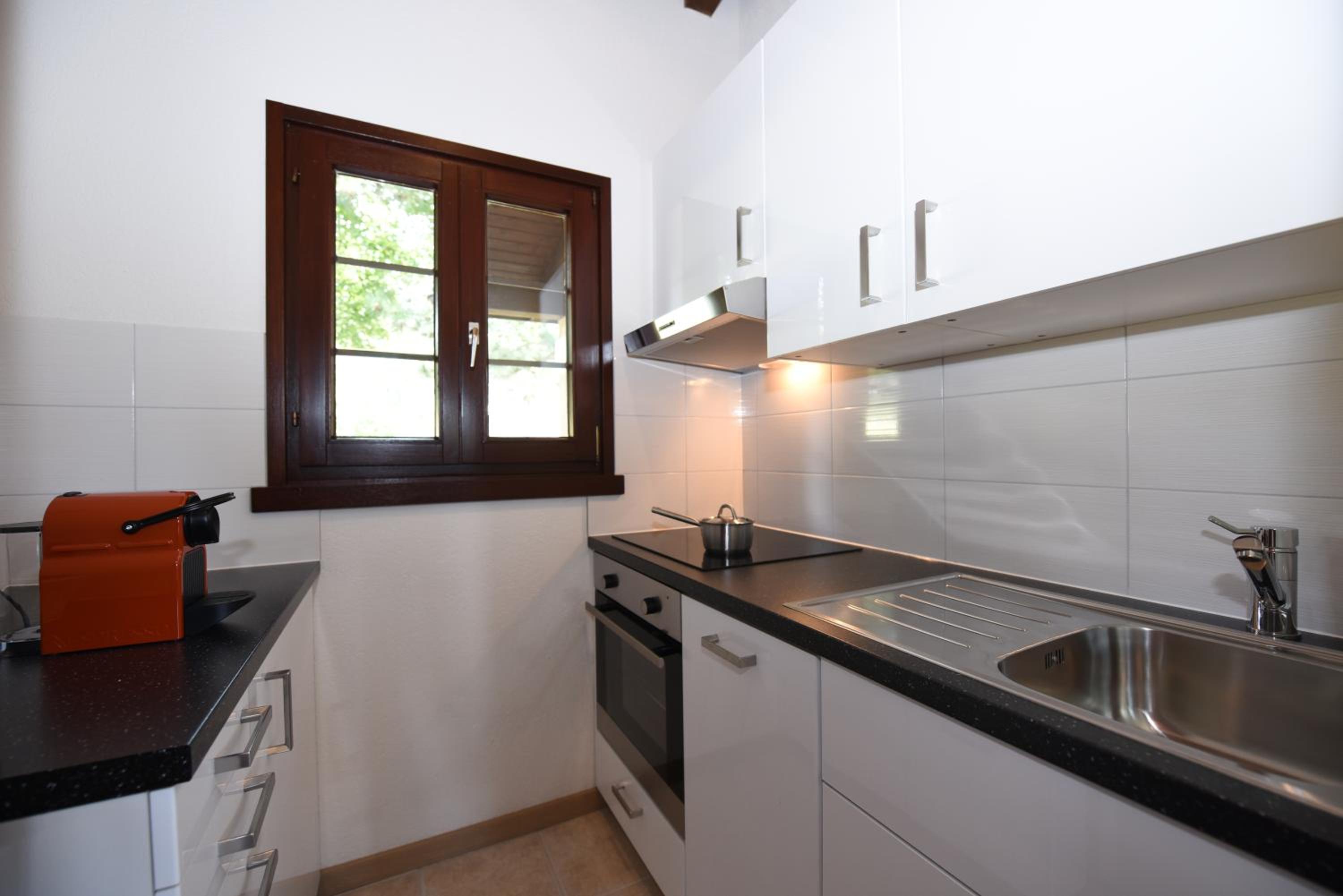 One-Bedroom Apartment with Balcony and Air-Conditioning, photo 6
