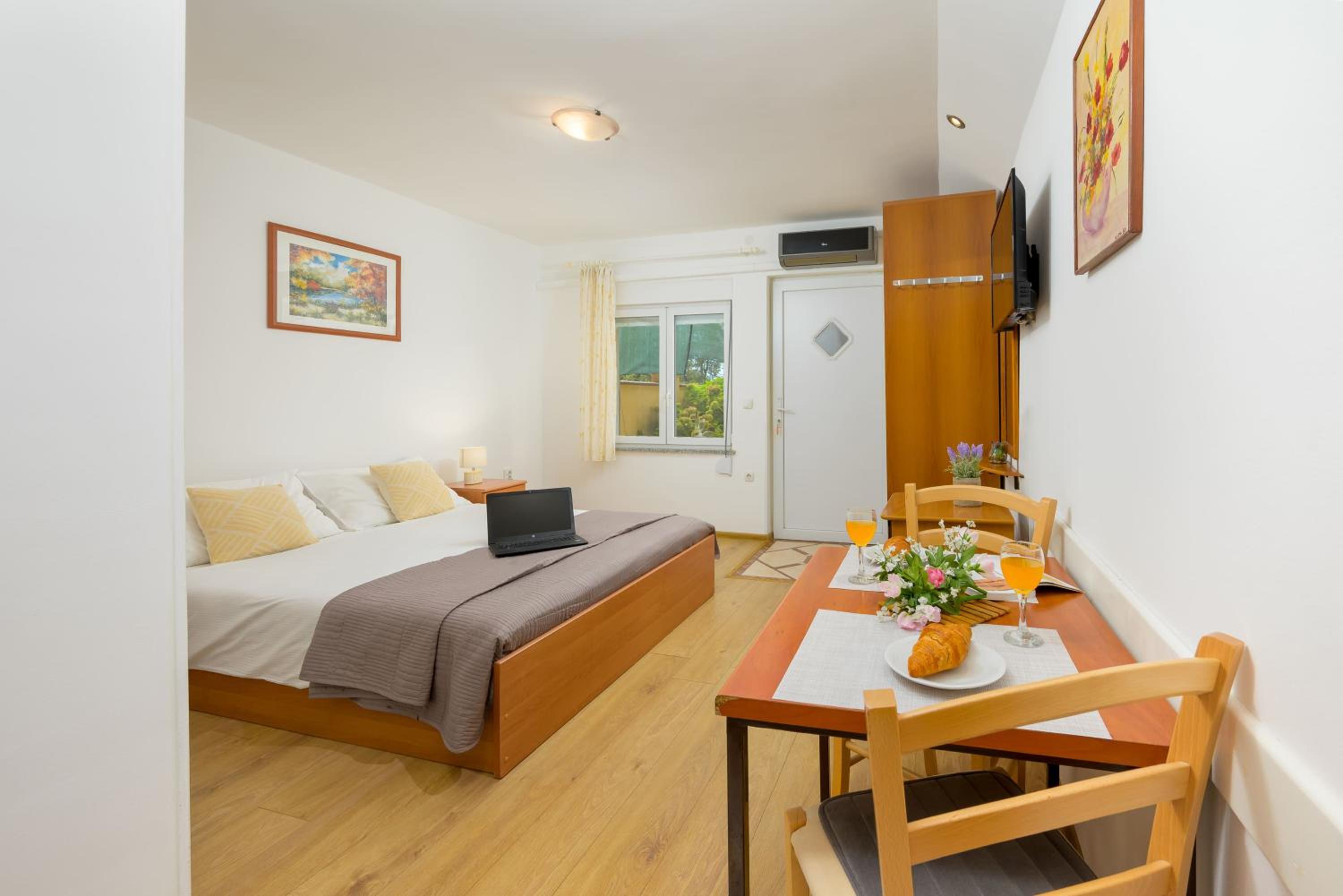 Studio with Balcony (2 Adults)