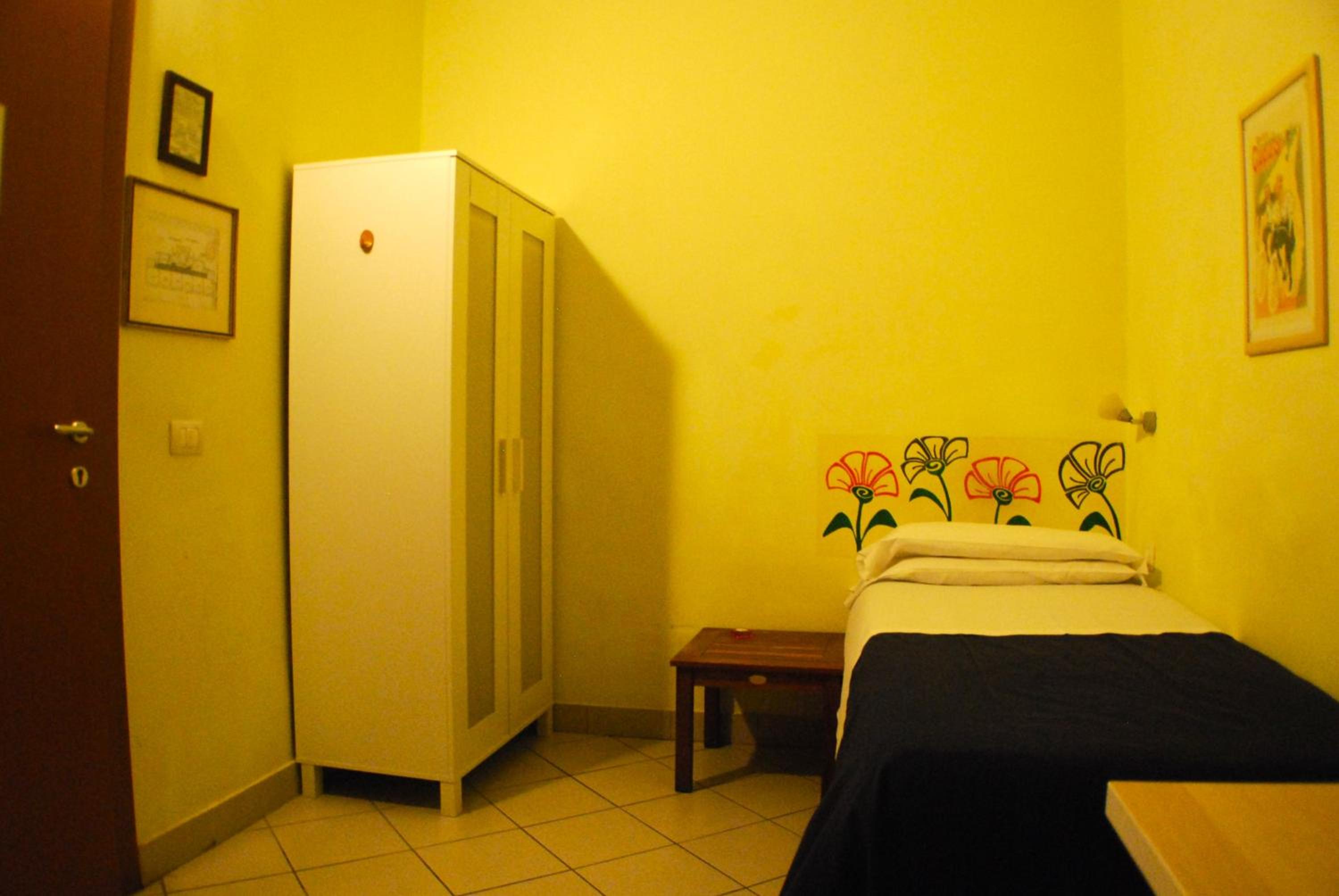 Standard Single Room with Shared Bathroom photo 1