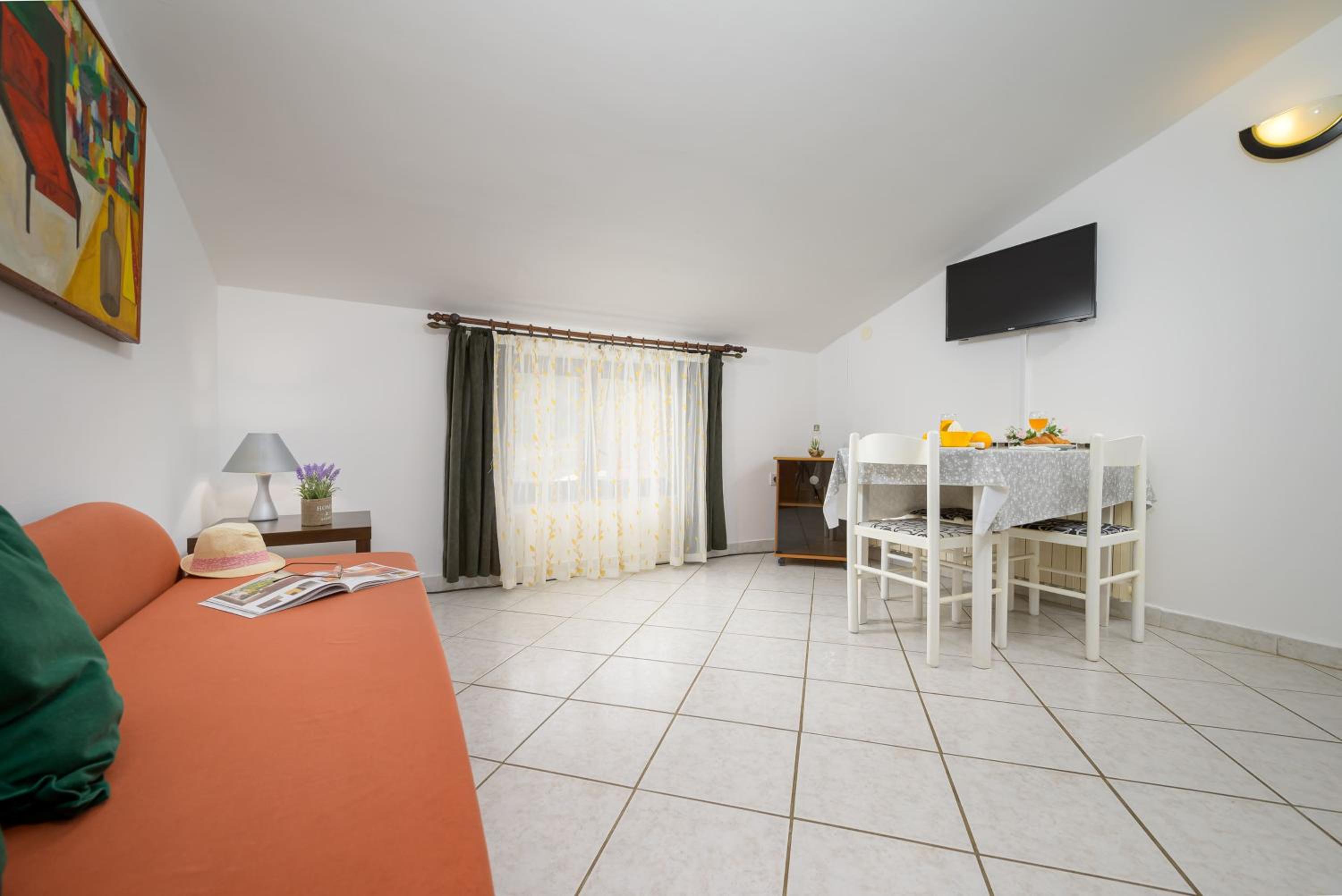 One-Bedroom Apartment with Patio (2 Adults)