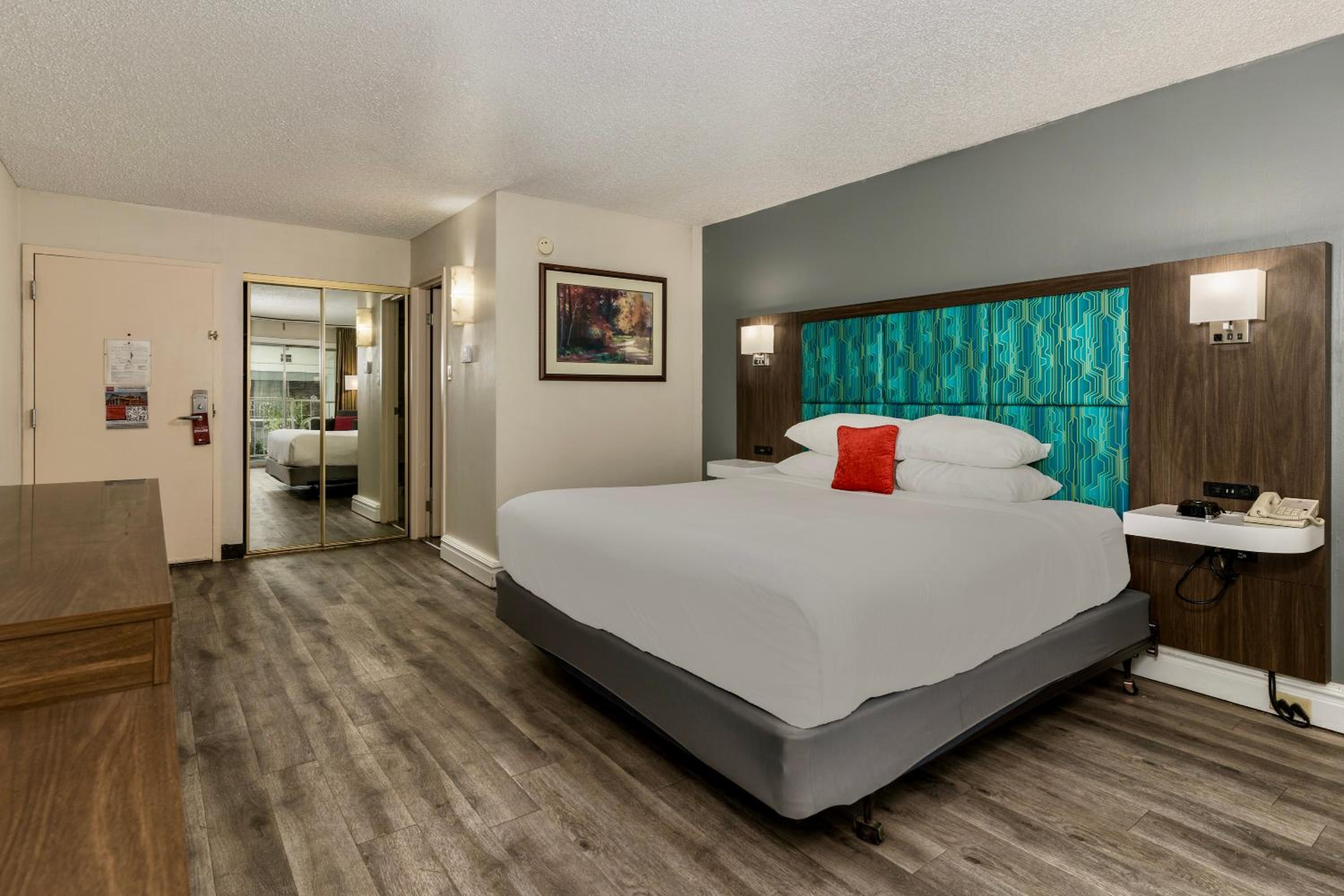 Standard King Room photo 3