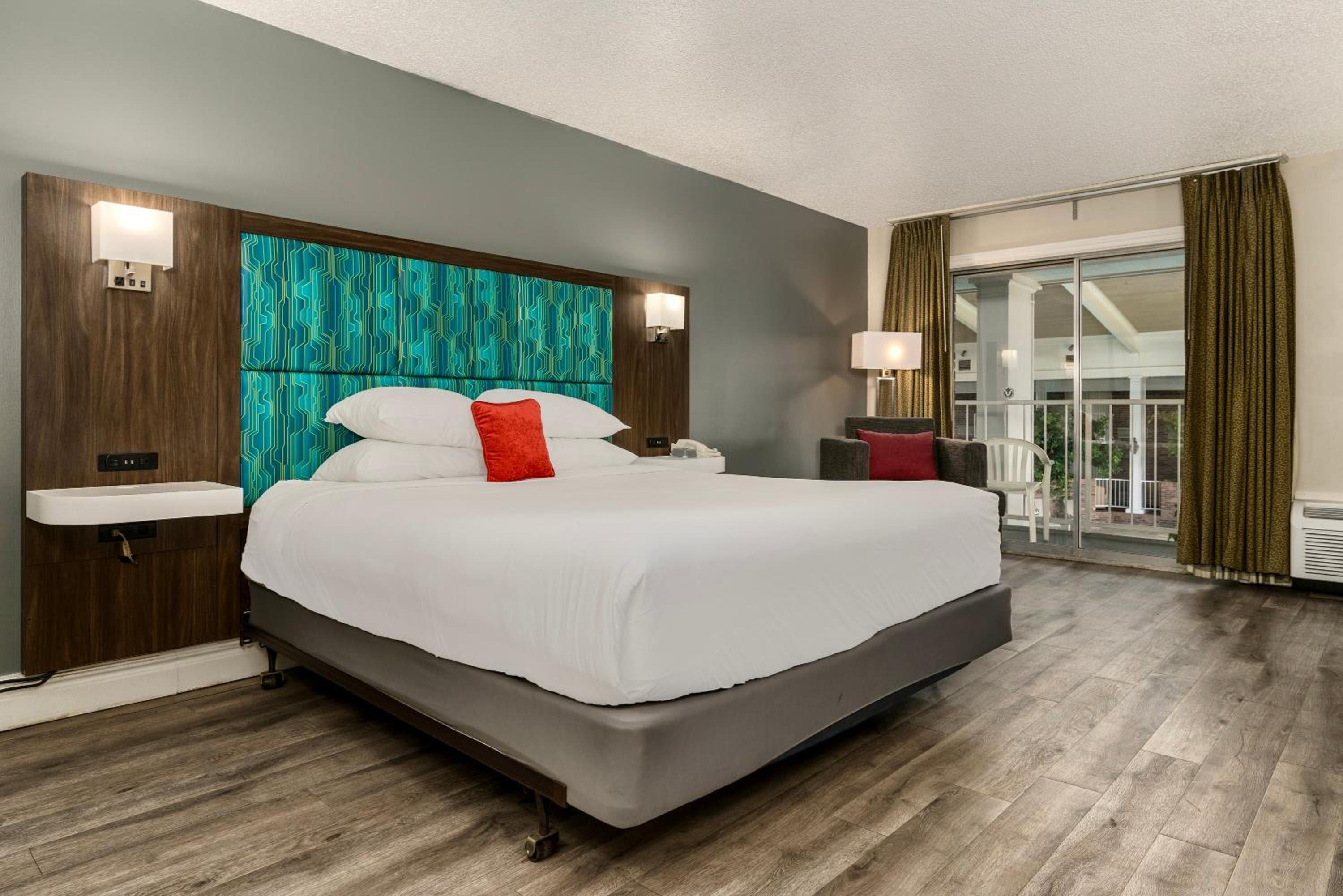 Standard King Room photo 1