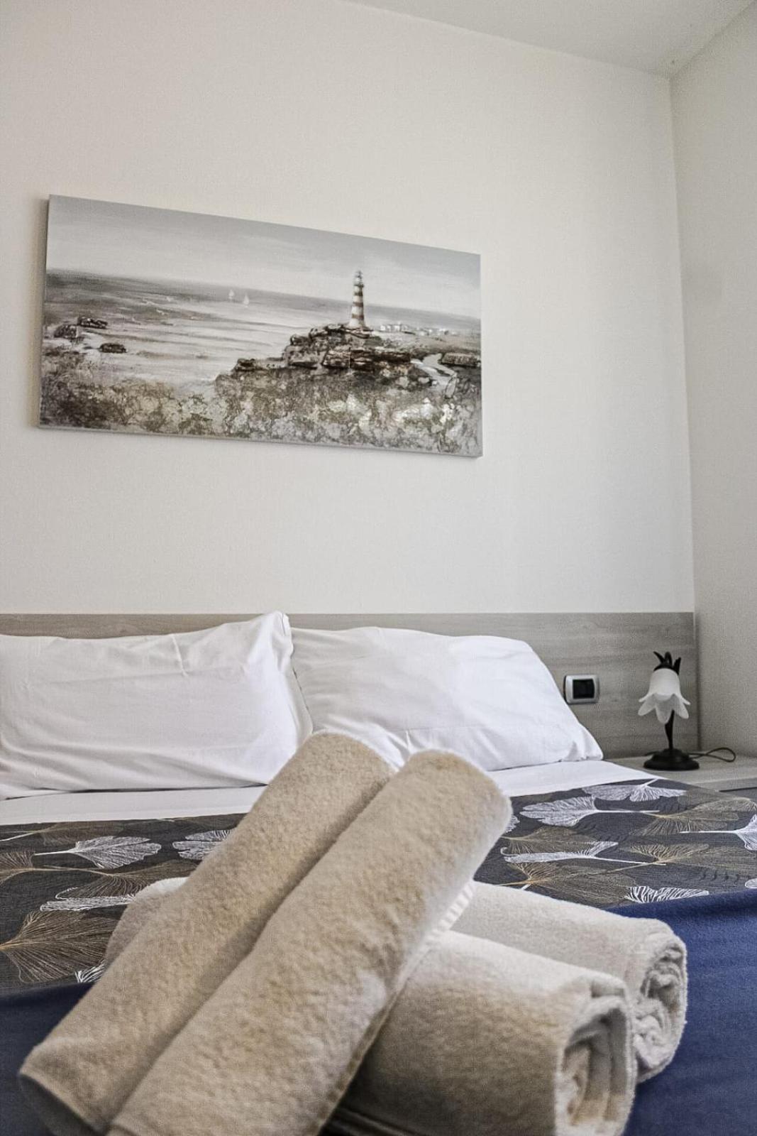 Double Room with Private Bathroom - Photo 8