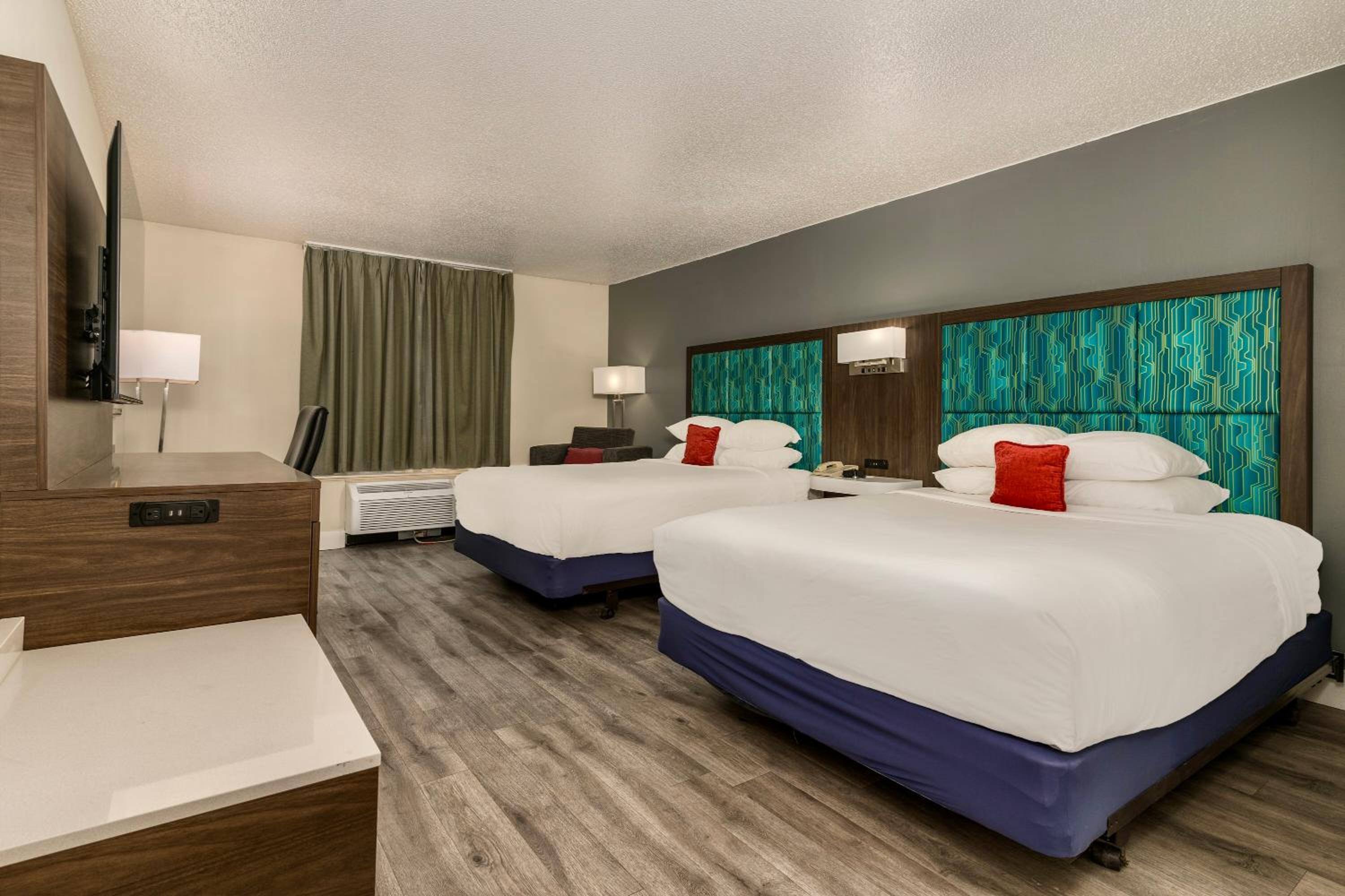 Superior Queen Room with Two Queen Beds photo 2