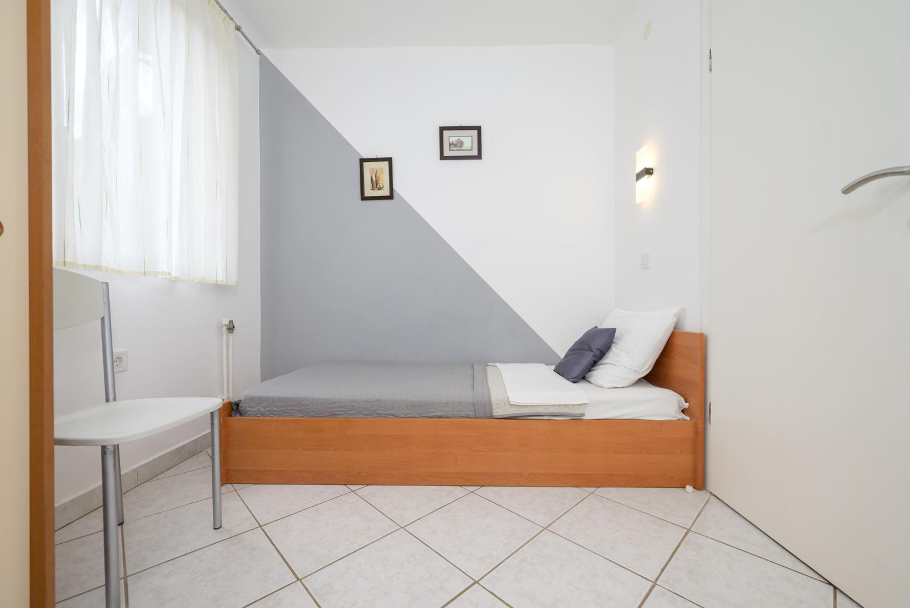 Comfort Two-Bedroom Apartment with Balcony - Photo 22