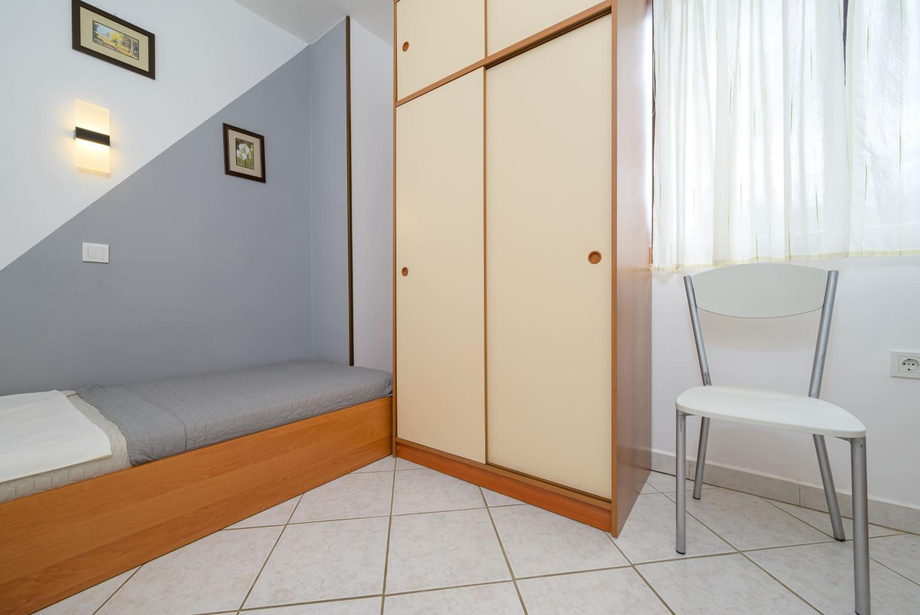 Comfort Two-Bedroom Apartment with Balcony - Photo 24