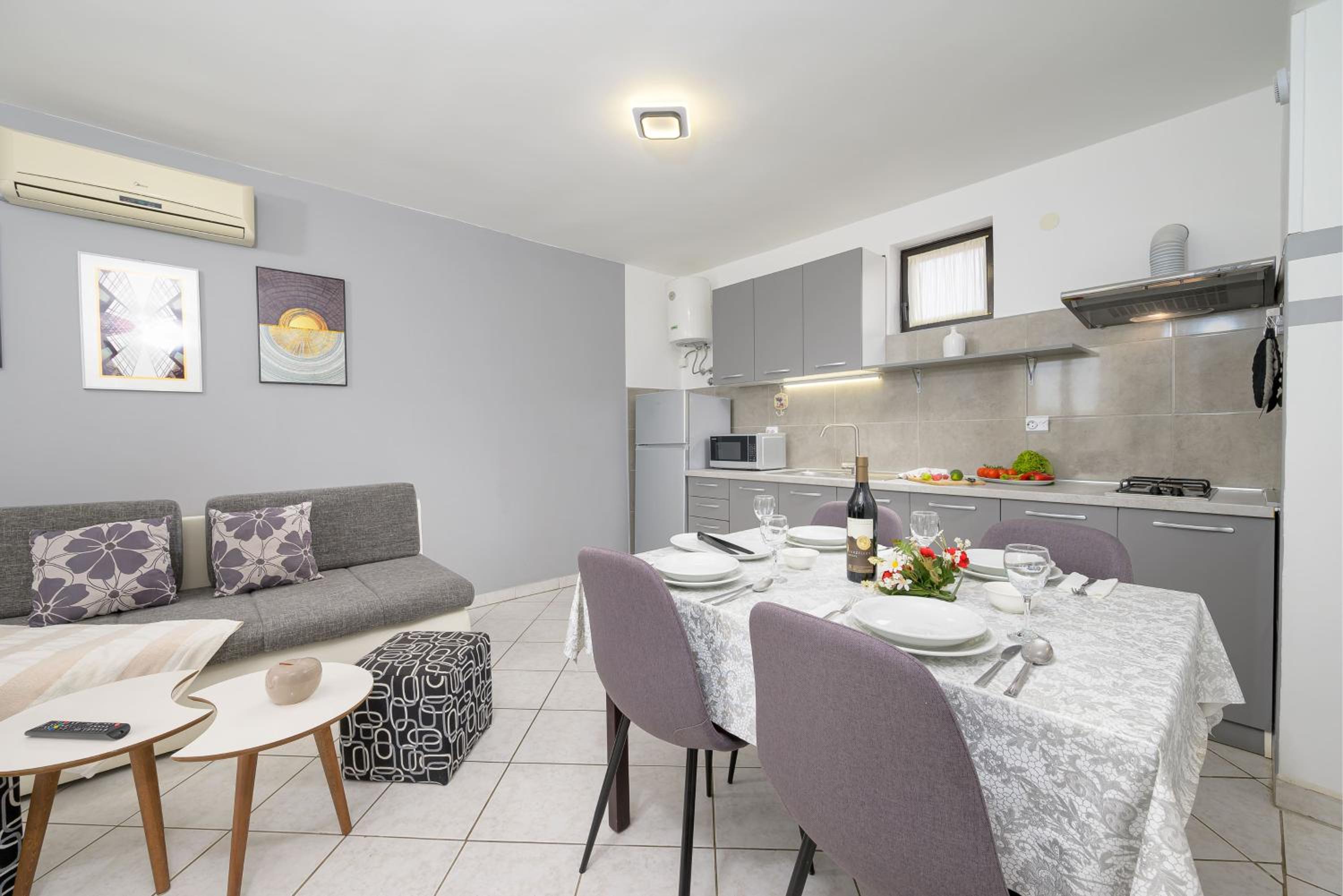 Comfort Two-Bedroom Apartment with Balcony - Photo 60