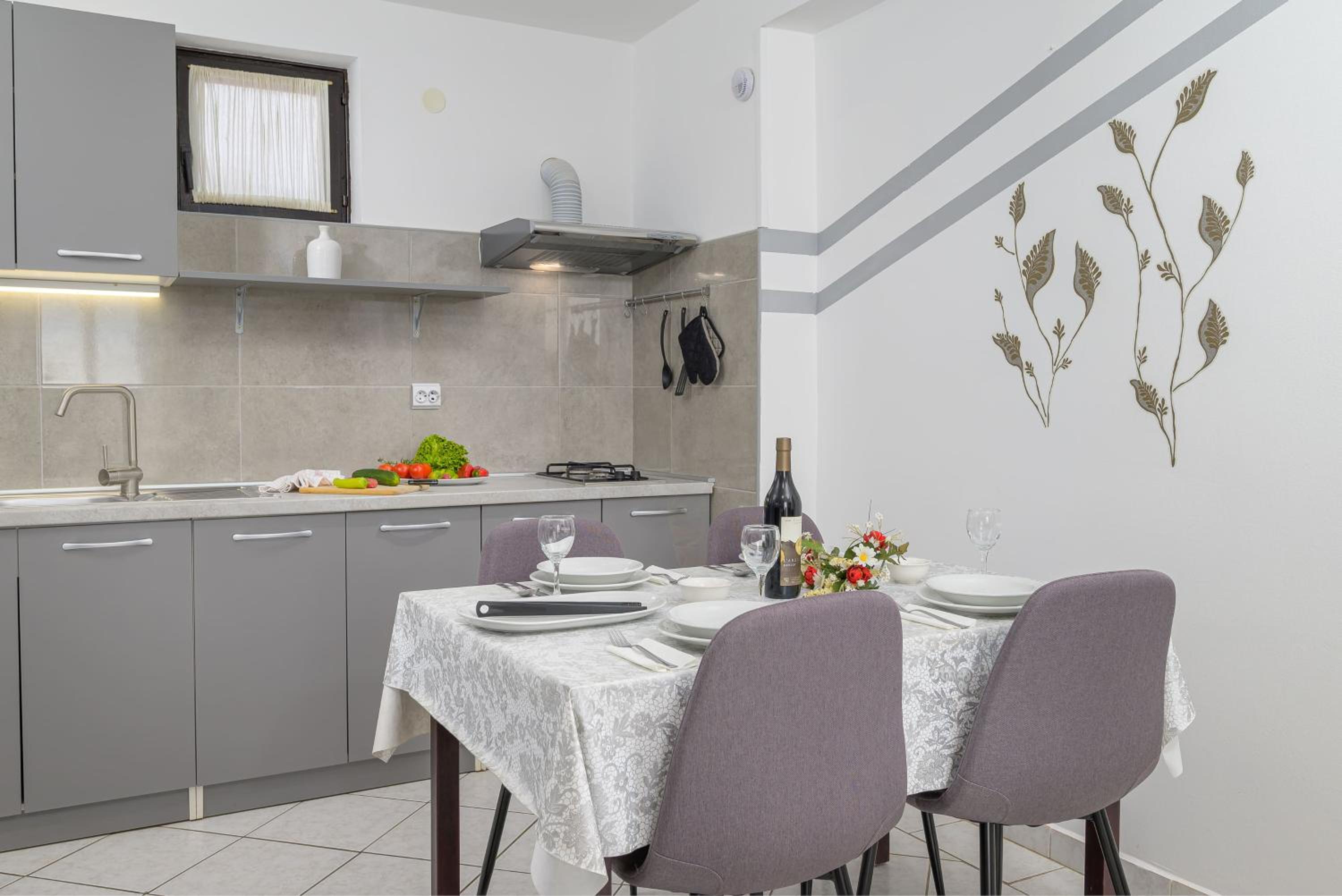 Comfort Two-Bedroom Apartment with Balcony - Photo 4
