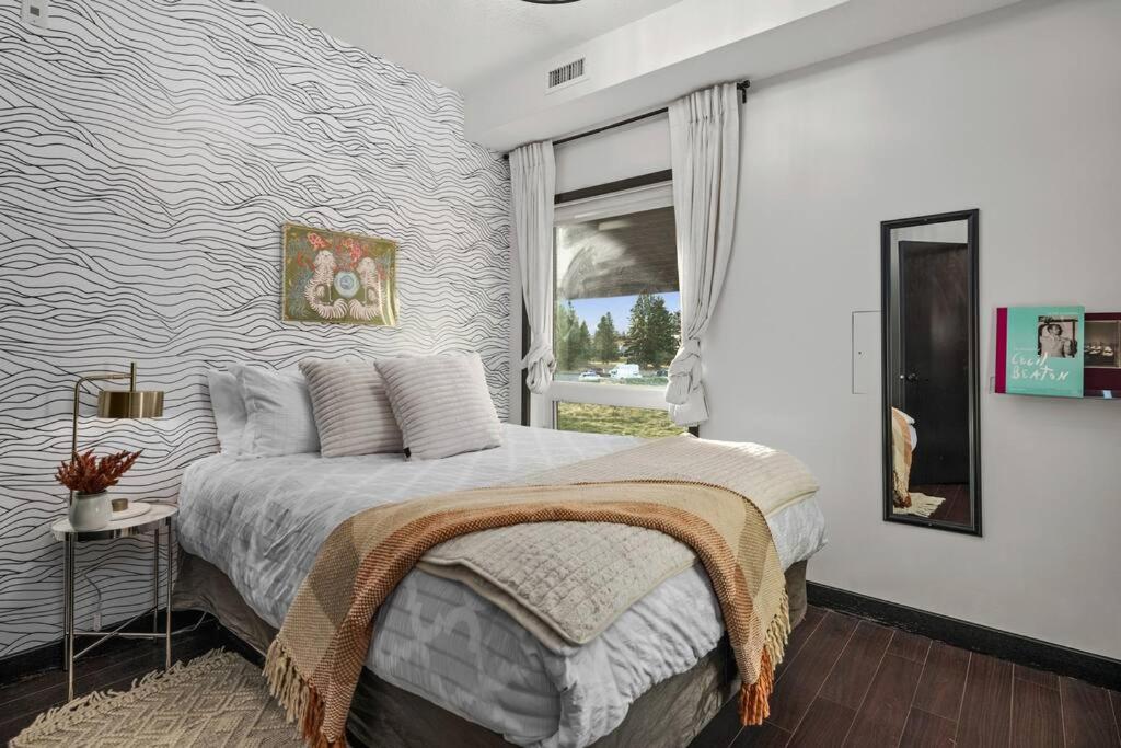 Three-Bedroom House photo 3