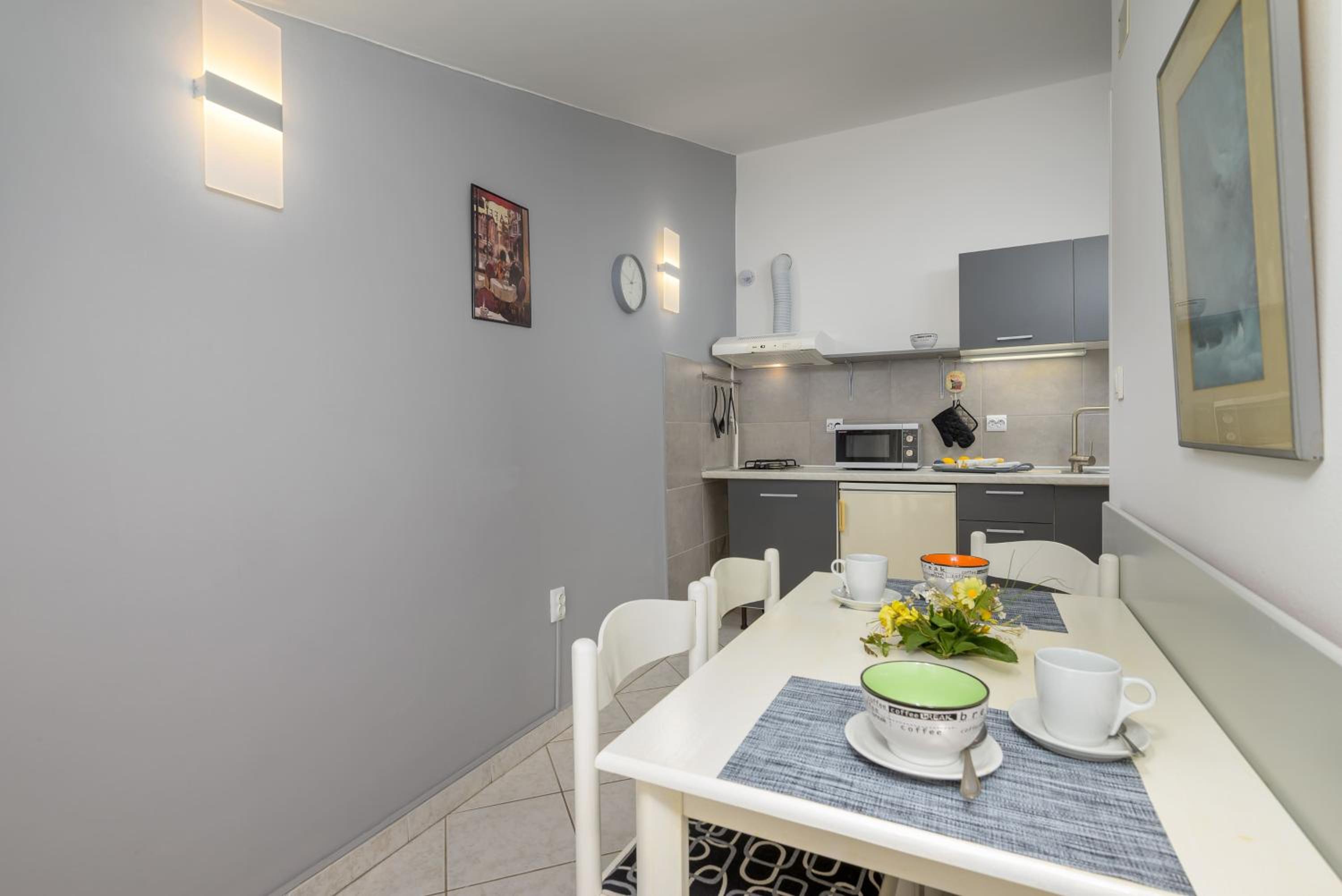 Two-Bedroom Apartment with Balcony - Photo 38