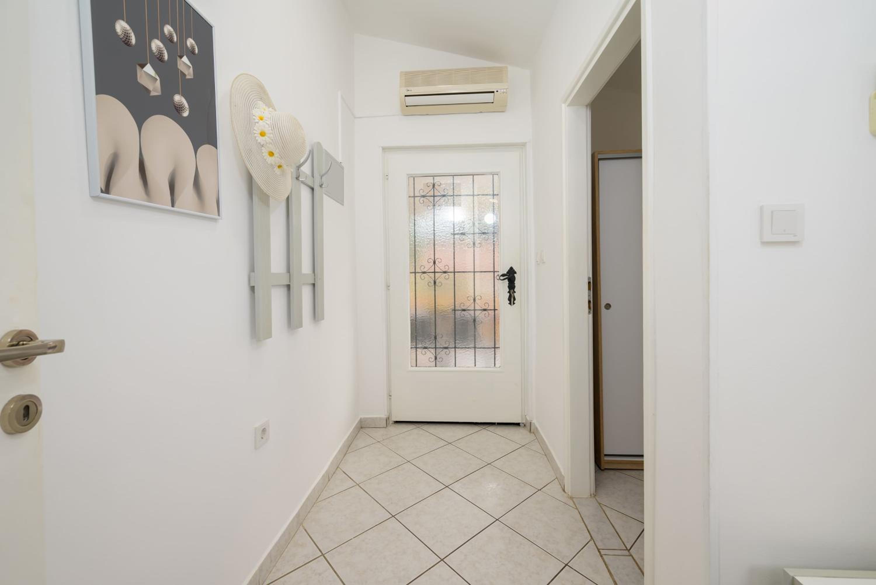 Two-Bedroom Apartment with Balcony - Photo 22