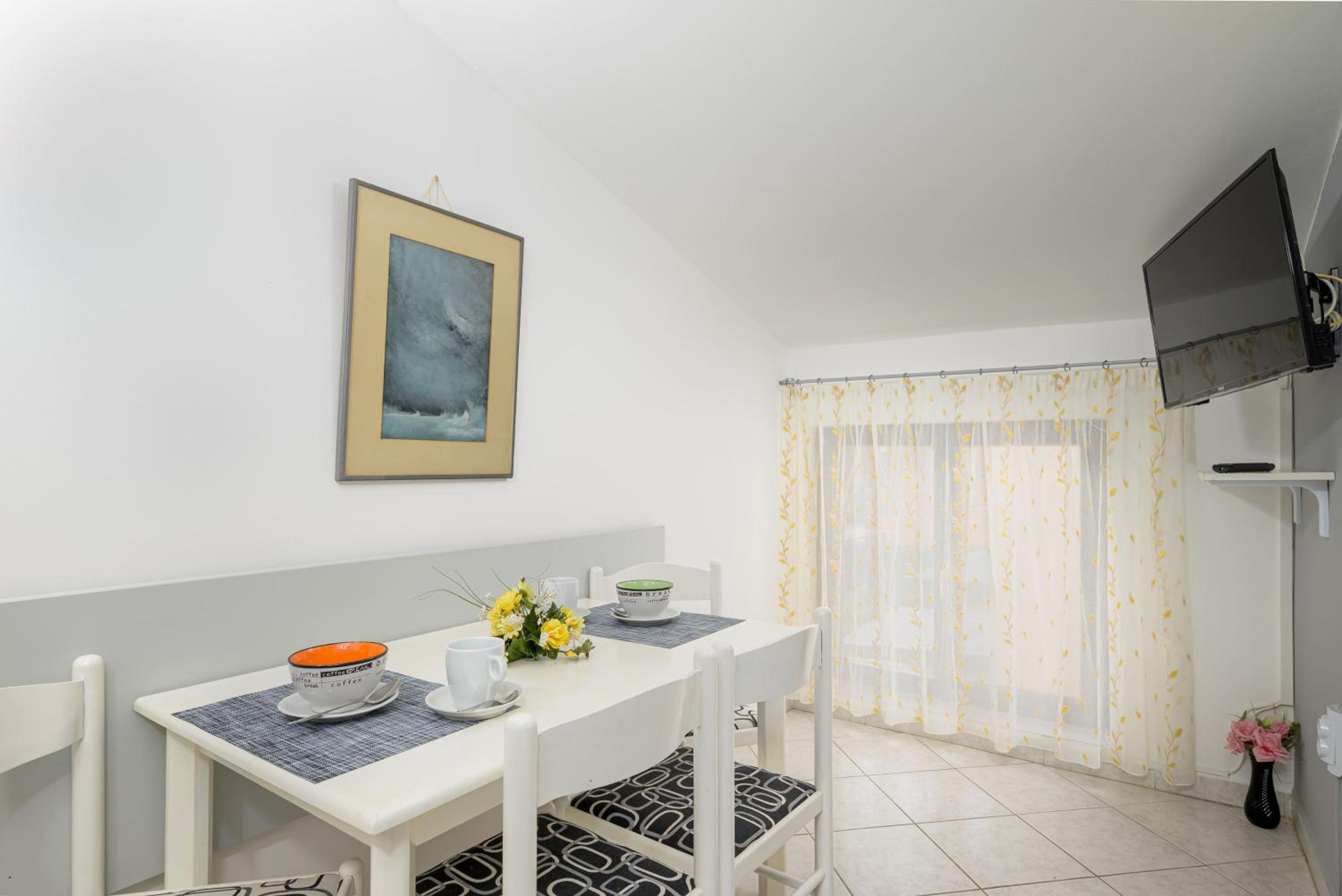 Two-Bedroom Apartment with Balcony - Photo 30