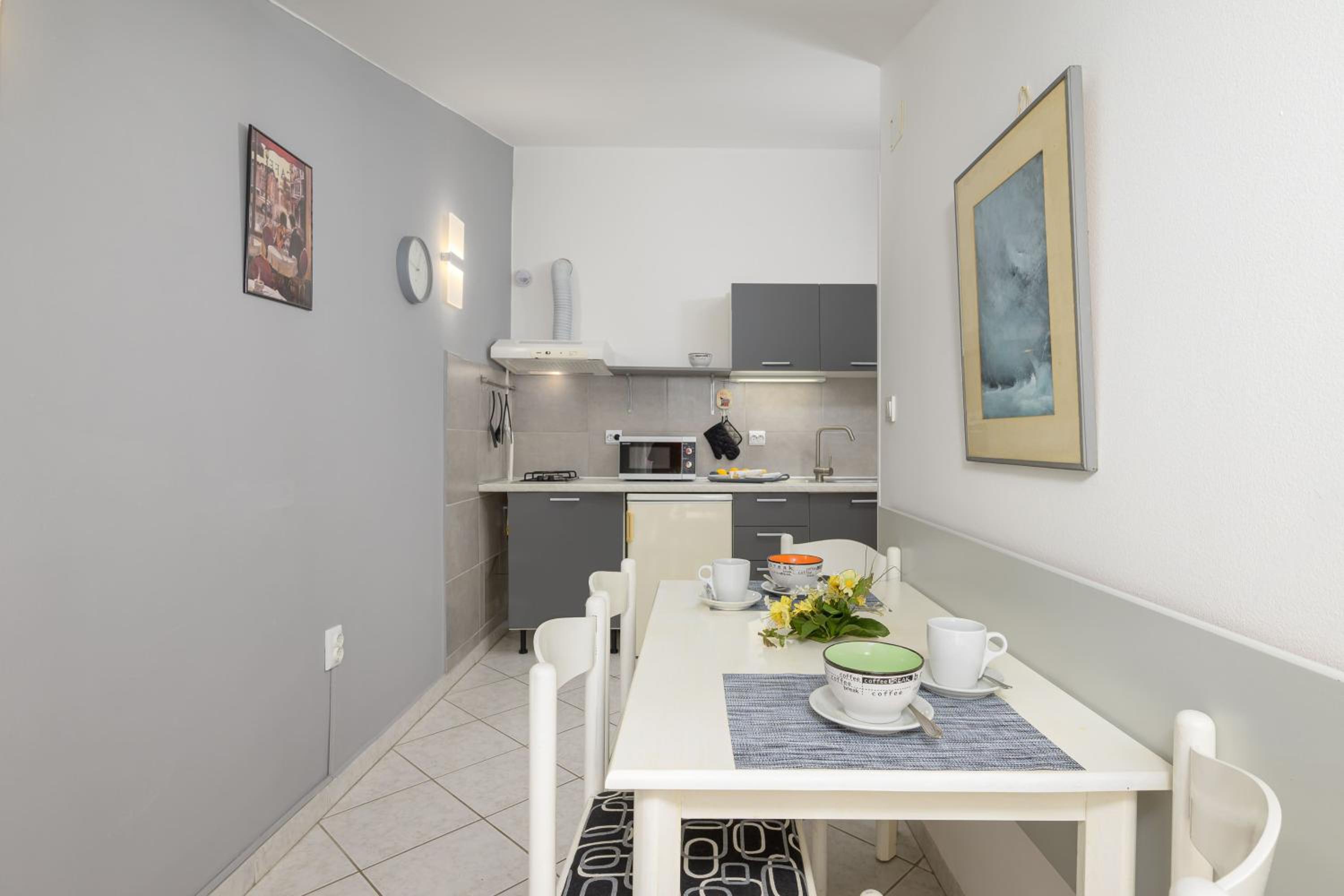 Two-Bedroom Apartment with Balcony - Photo 3