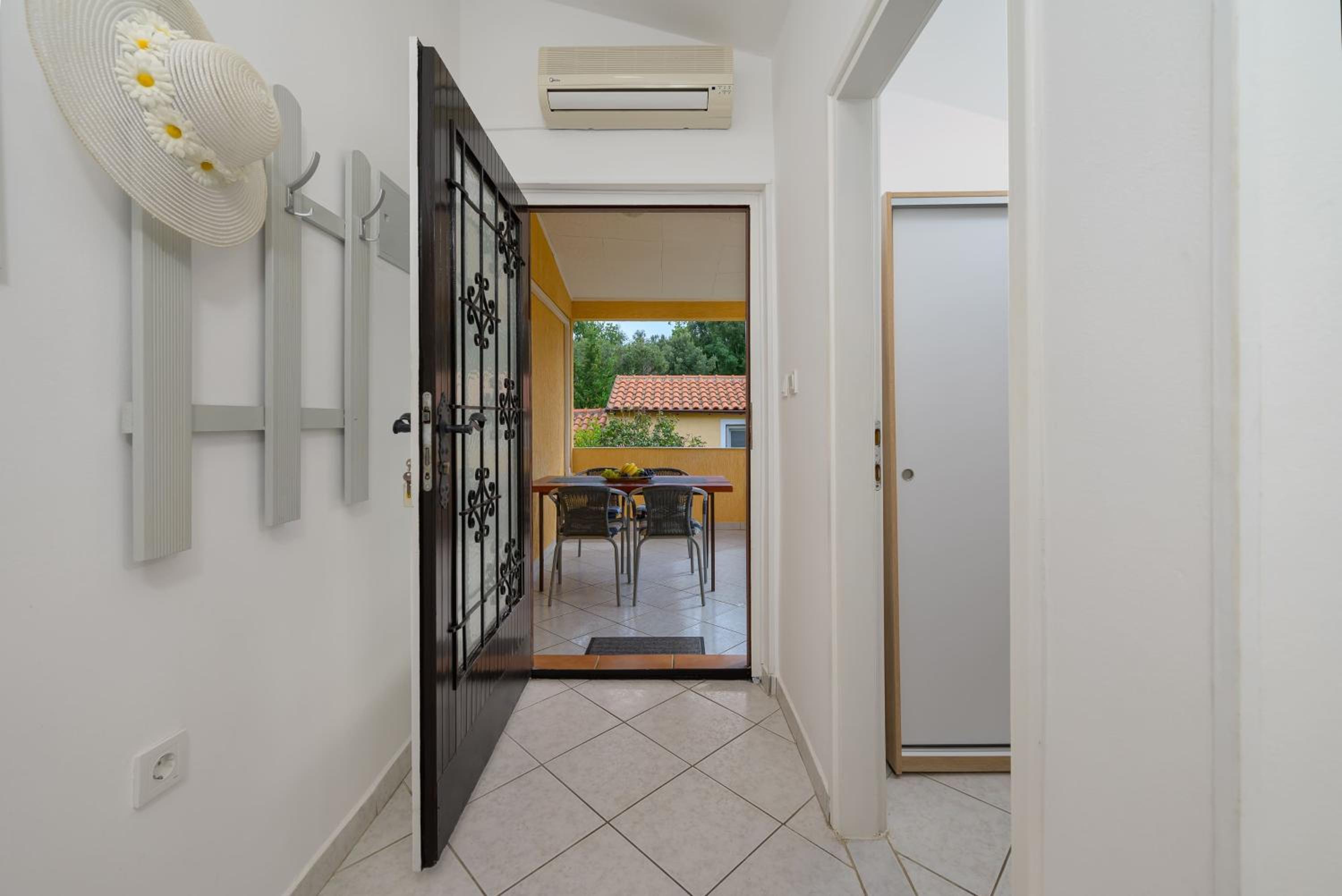 Two-Bedroom Apartment with Balcony - Photo 21