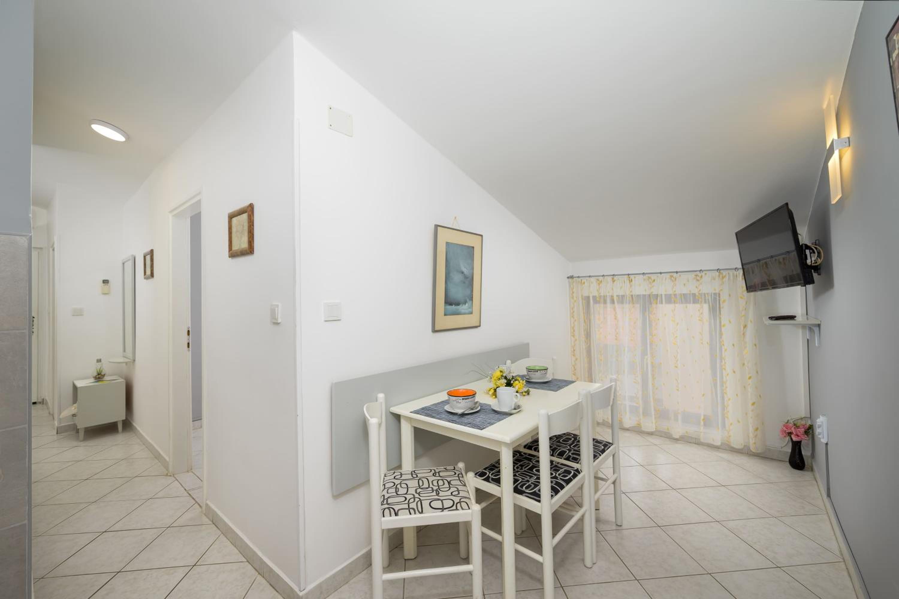Two-Bedroom Apartment with Balcony - Photo 28