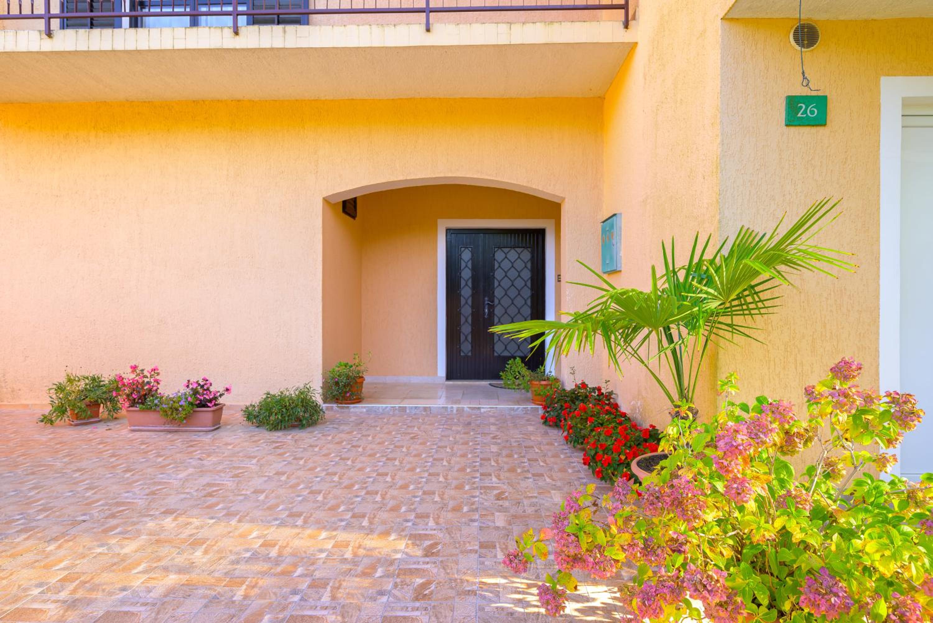 Comfort Two-Bedroom Apartment with Balcony - Photo 36