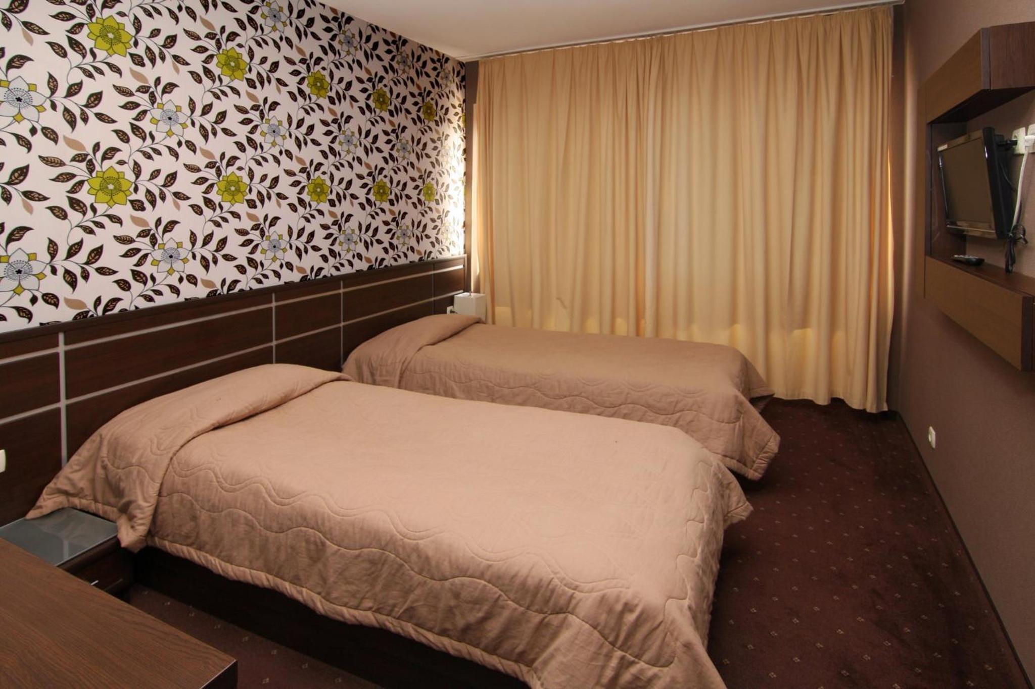 Standard Twin Room - Photo 3