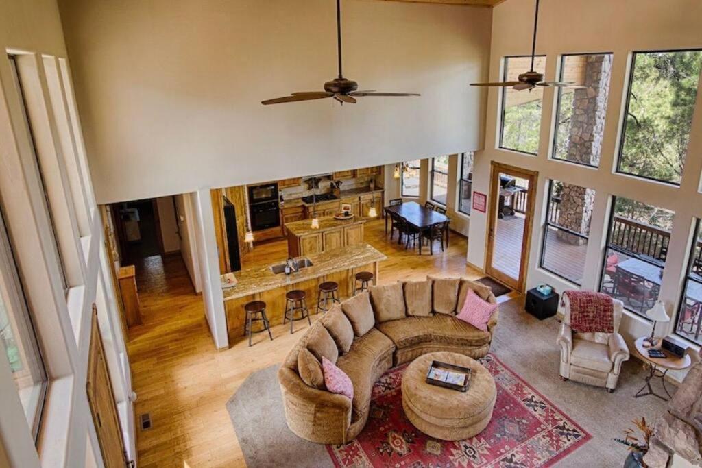 Five-Bedroom House photo 2