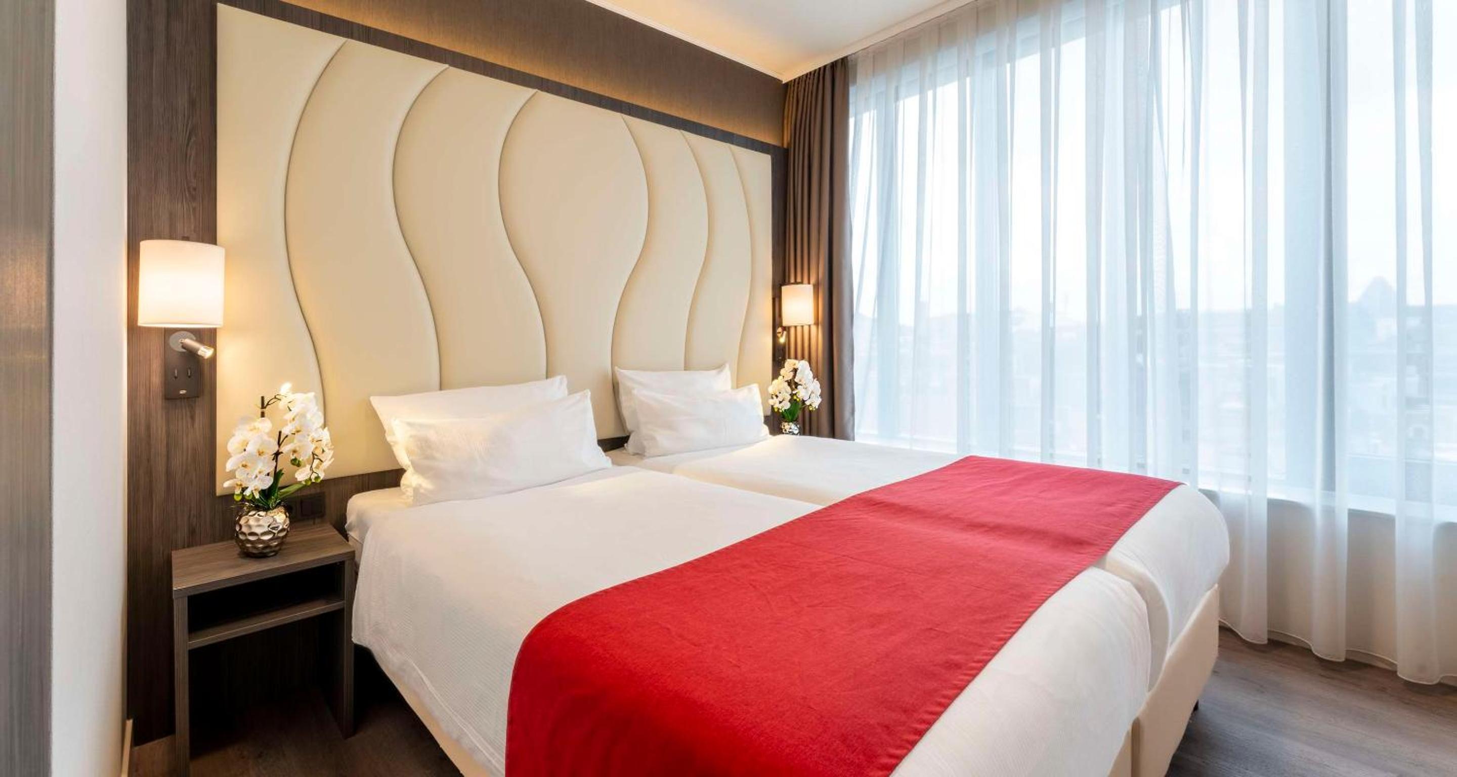 Double Room with 2 Single Beds - Photo 4