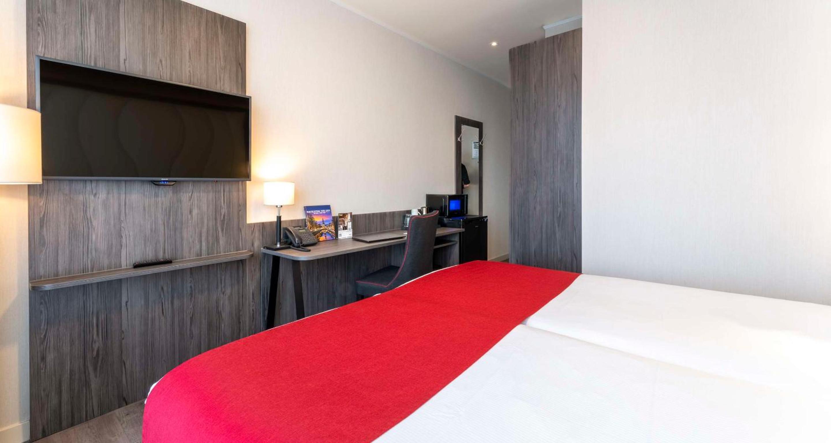 Double Room with 2 Single Beds - Photo 3