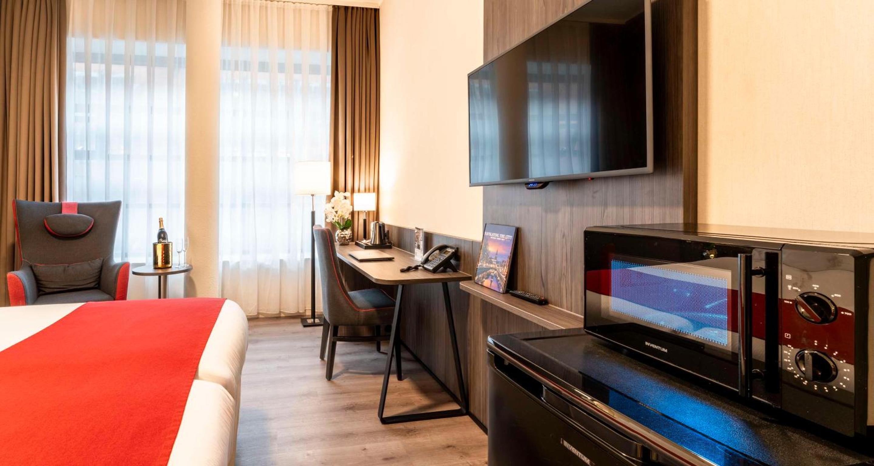 Double Room with 2 Single Beds - Photo 8