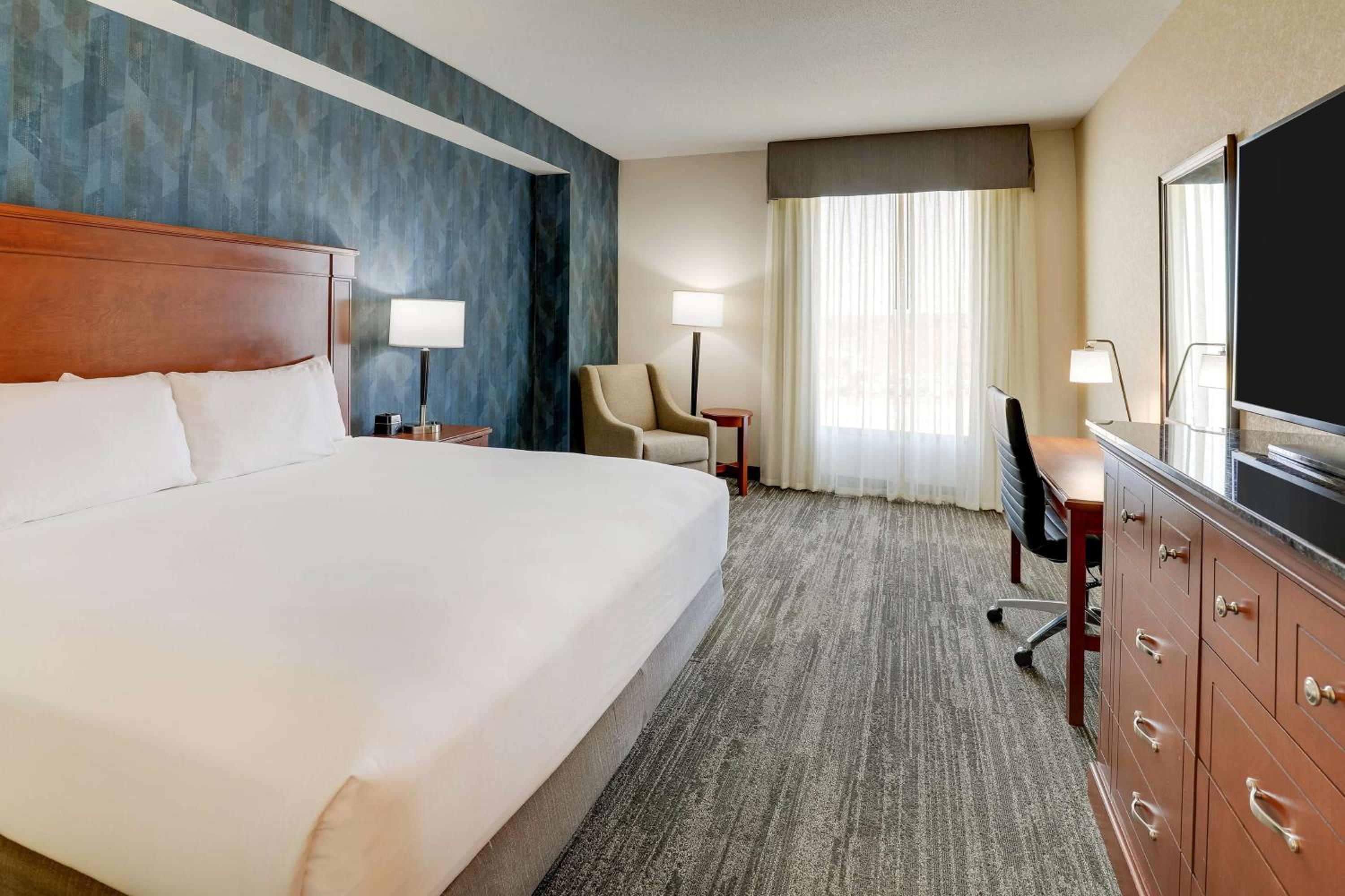 Deluxe King Room - Photo 1