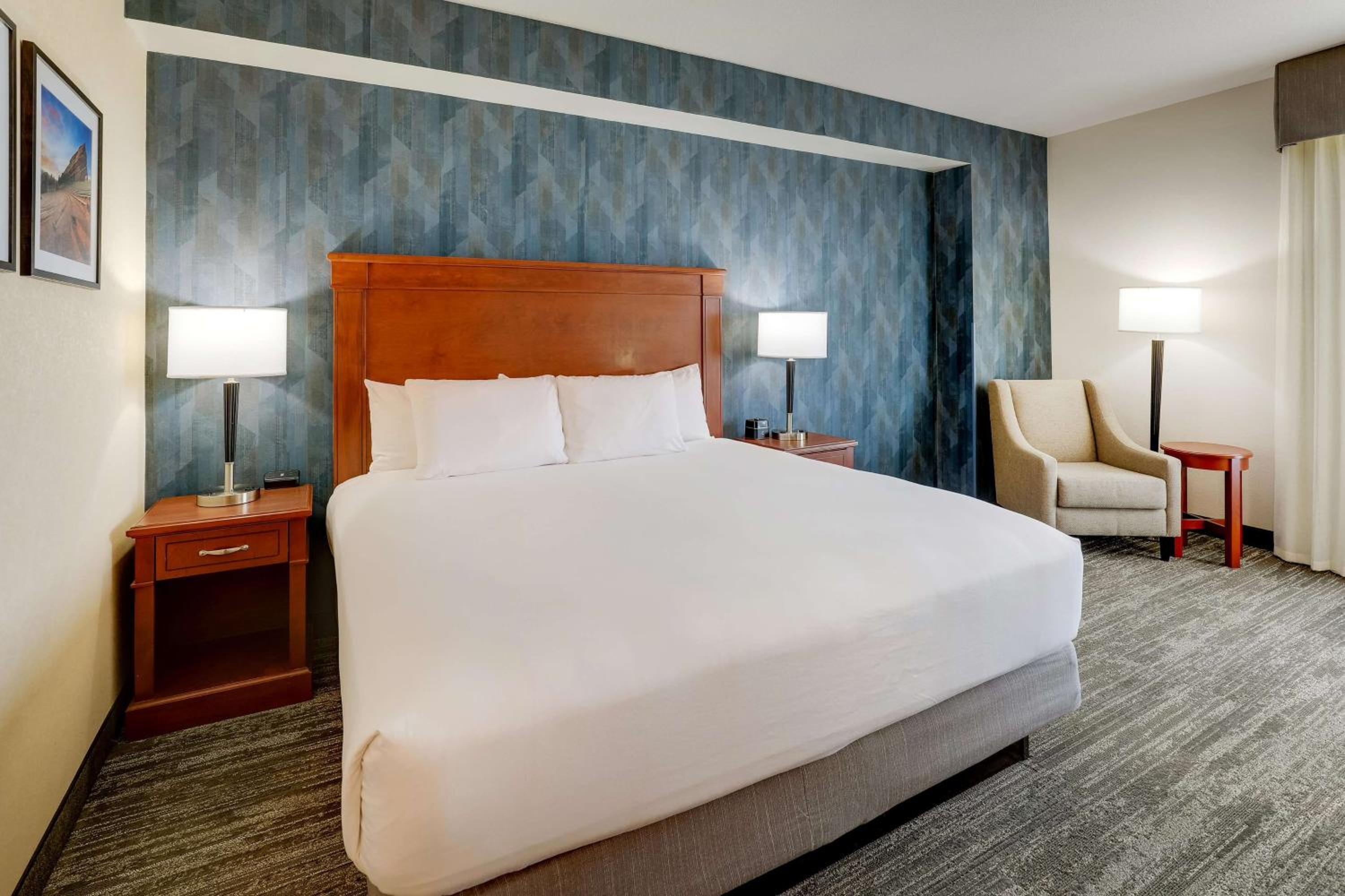 Deluxe King Room - Photo 4